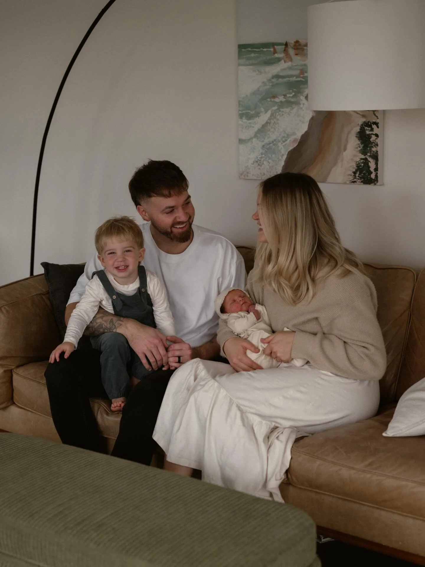 Swipe to the end to see the ✨ epitome ✨ of motherhood. Also expect to see lots more of this session 😭