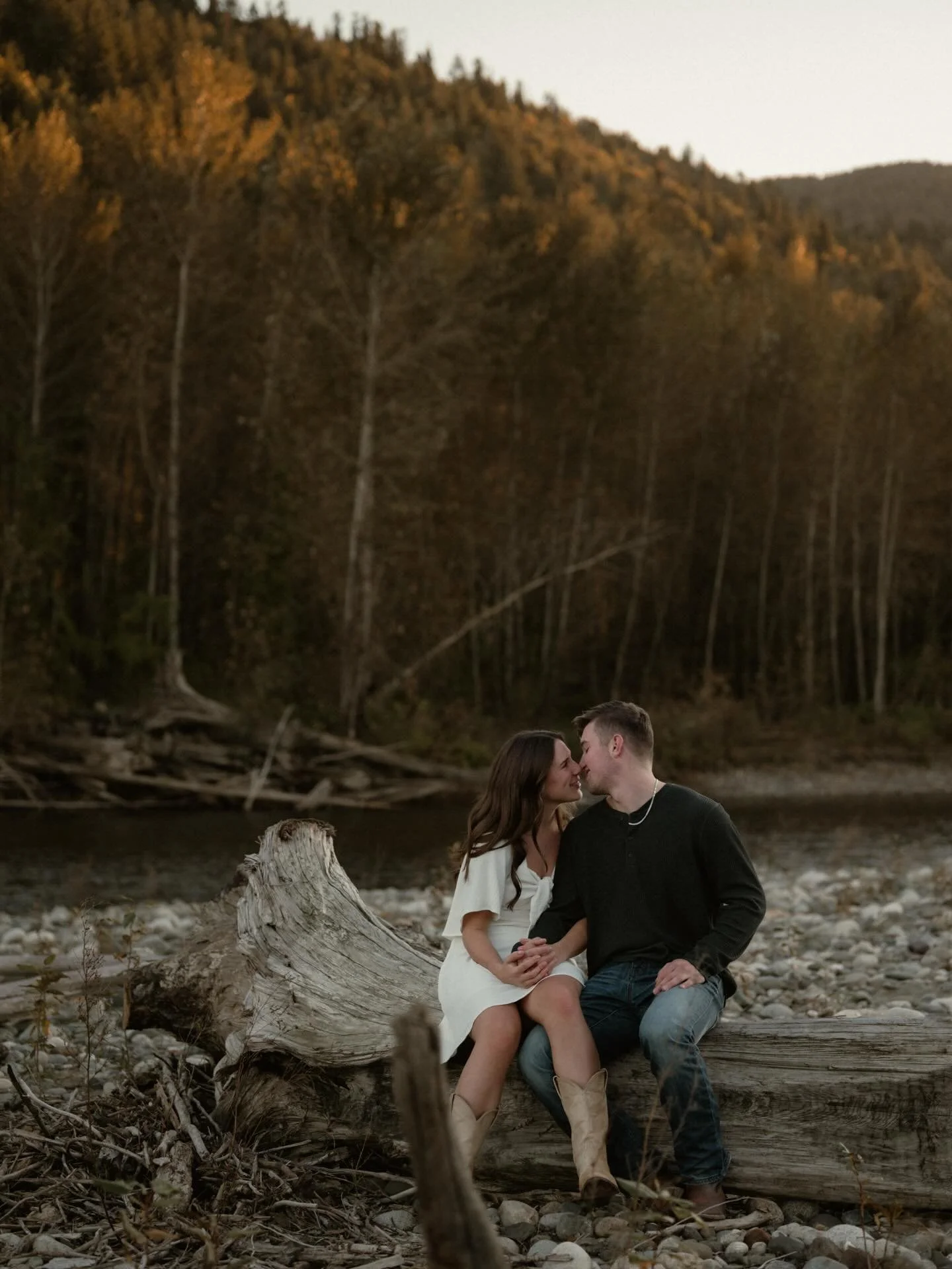 SALE TIME (in the name of loveeee)

Since I just love love, and with Valentine&rsquo;s Day sneaking up, I&rsquo;m offering 15% off all couples + engagement sessions booked during the month of February. 

Discount may be applied to a gift card! 

DM t