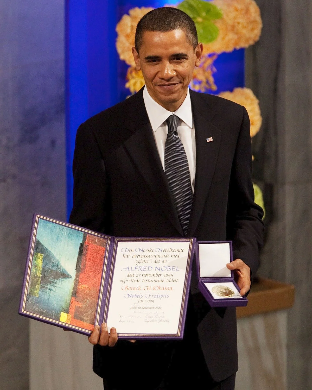 In an interview, Washington-based tailor Georges de Paris revealed he made the suit that President Obama wore when accepting the 2009 Nobel Peace Prize. From 1963 until he died in 2015, de Paris created custom suits for every man who occupied the Ova