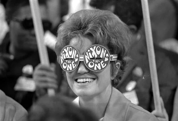 This photo shows a Nixon supporter wearing novelty glasses saying, "Nixon's The One," at the Republican National Convention in Miami Beach, Florida.

📷 August 7, 1968

#PresidentialFashionHistory #PresidentialStyle #PresidentialFashion #Am