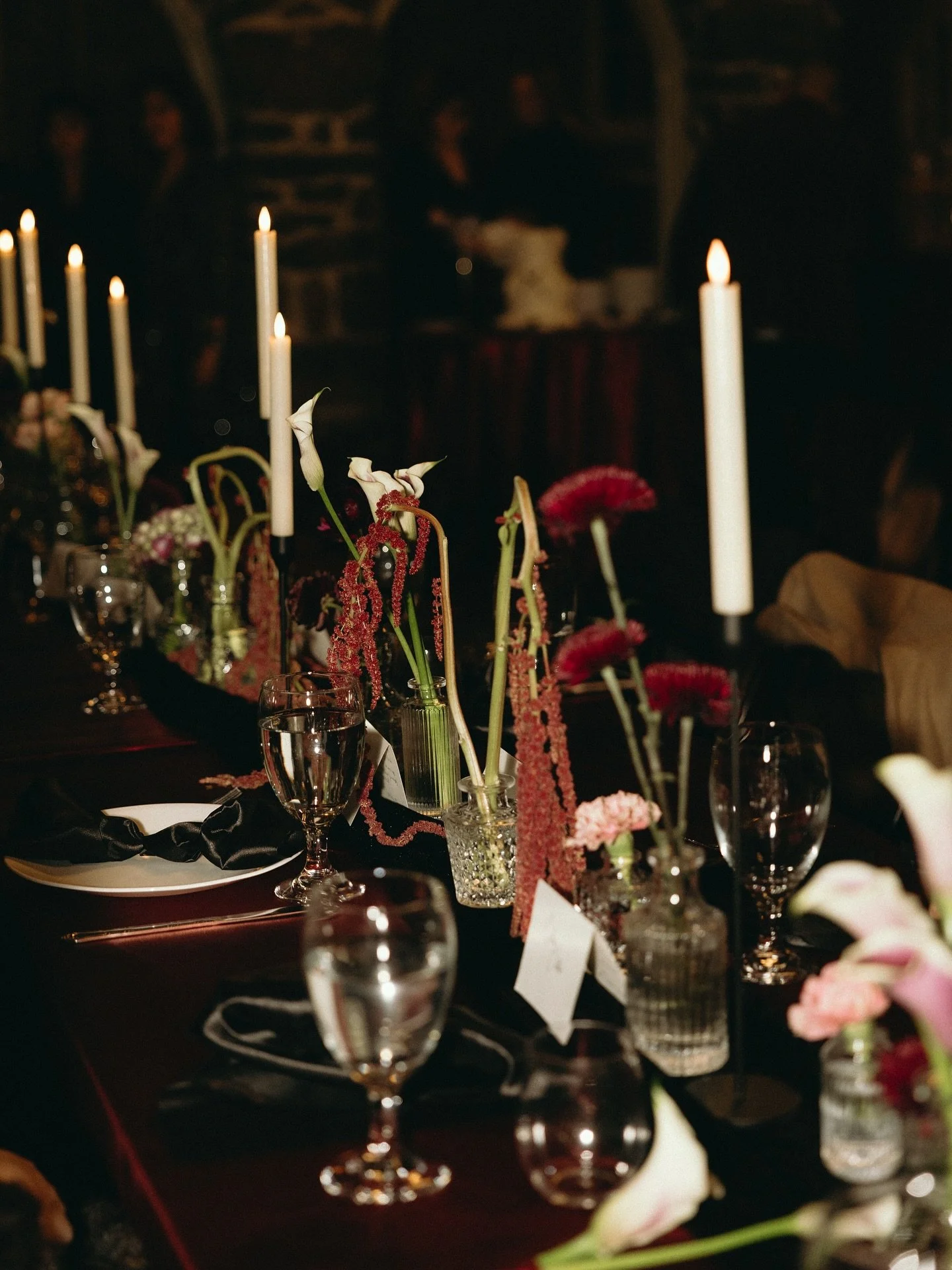 The beautiful details from this day are giving moody Christmas and I&rsquo;m so here for it! 

When do you decorate for Christmas?

#weddinginspiration #denverwedding #coloradowedding #weddingplanner