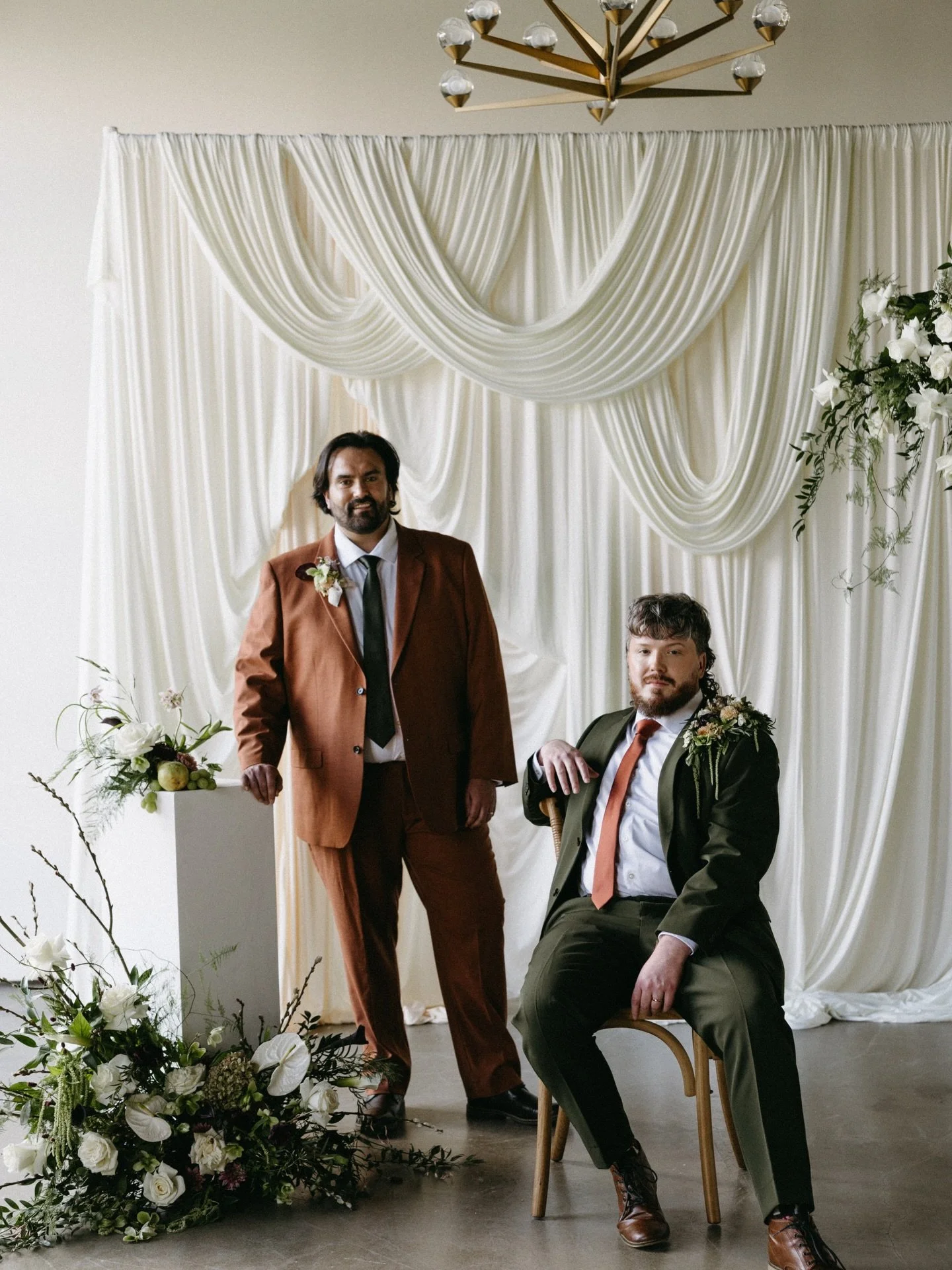 PLEASE PLEASE PLEASE LET ME DO YOUR WEDDING DRAPERY ITS LITERALLY ALL I WANT IN LIFE 

Planning + Design: @hitchedaf_
Venue: @eventsbybestow
Photographer: @mckenzie_bigliazzi
Videographer: @rachkobernikphoto 
BTS Photography: @photographermarybeth
Be