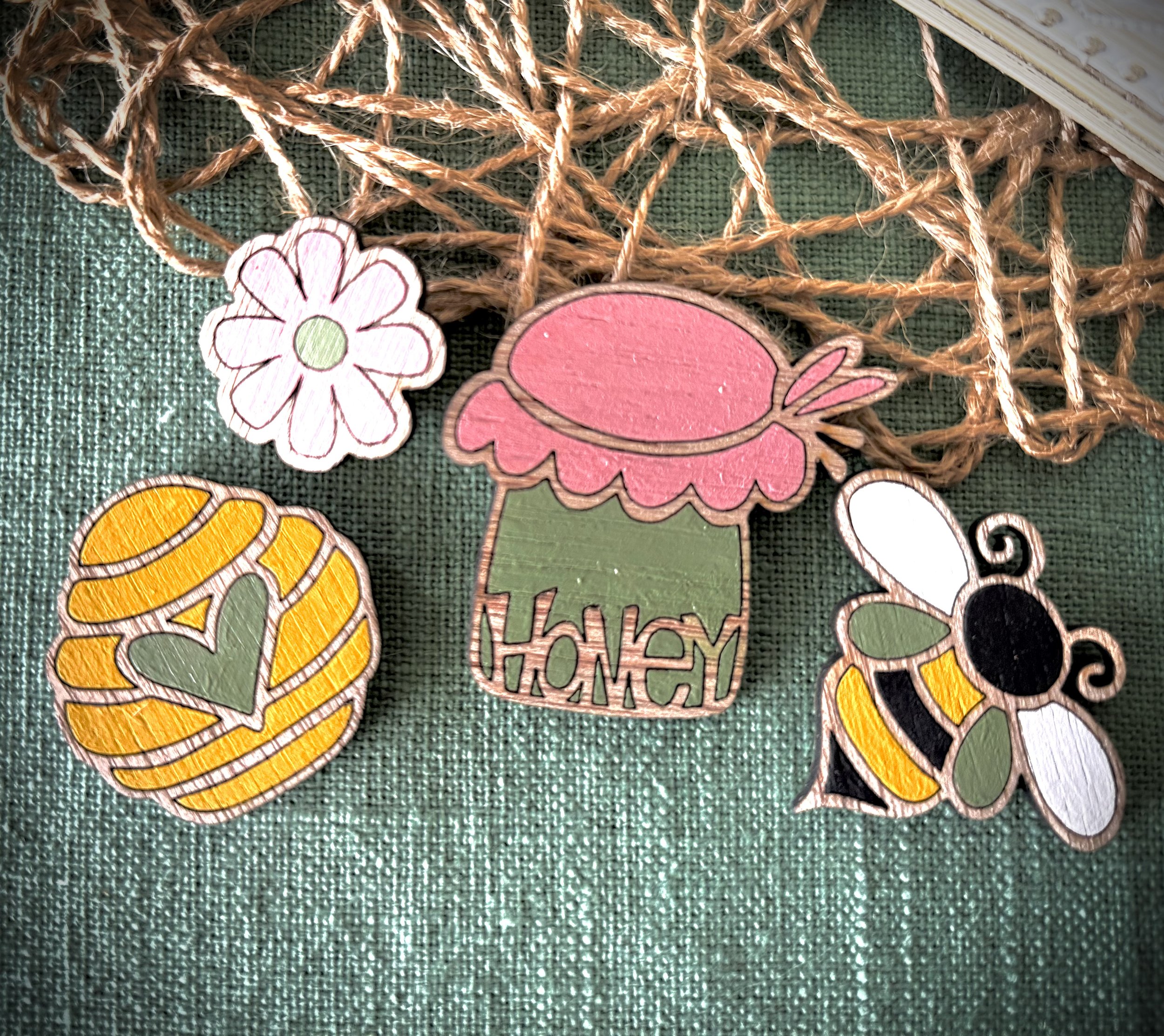 HONEY BEE MAGNET SET