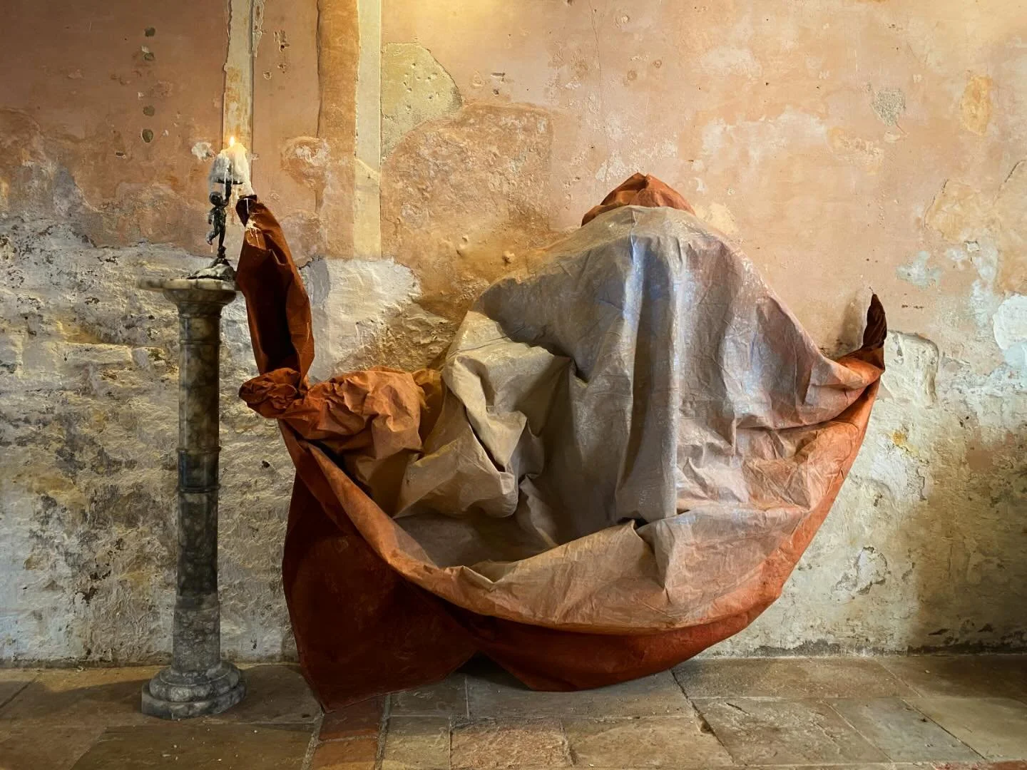 Peinture sur mesure 
Venise - 23 avril / 20 juin 2026 
Galerie @cortedellarte 
@monairhyman @annemourier @alessandramicolucci 

#artinvenice #artcontemporain #femmeartistepeintre #peinturesurtoile #drap&eacute;