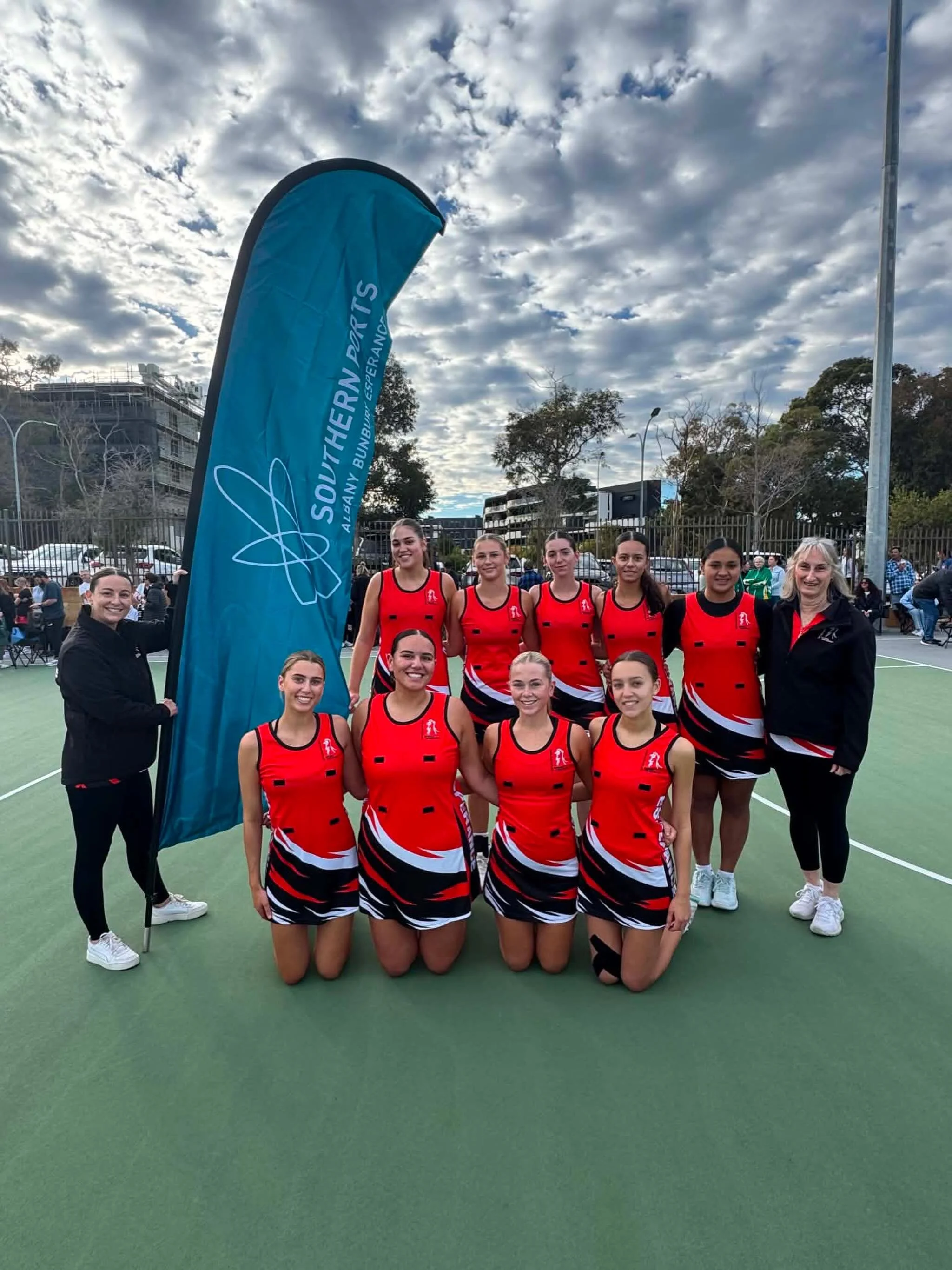 We&rsquo;d like to give a big Thankyou to our coaches, team managers and umpires for being out in 105km winds and rain this morning in Perth 😳. 

Unfortunately due to weather games were cancelled today. This meant our 13s and 14s missed out on playi