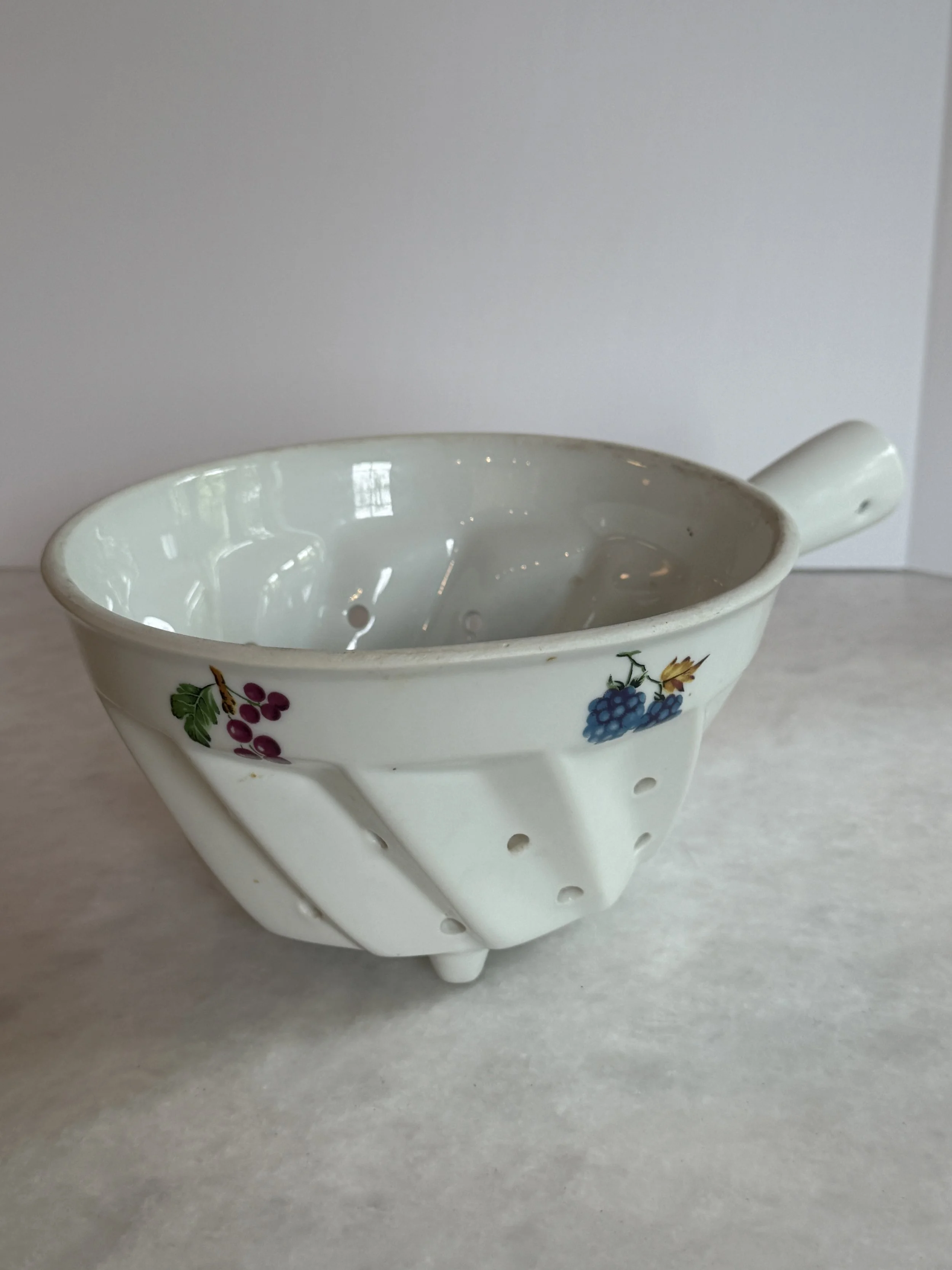 VINTAGE FLORAL COLANDER 