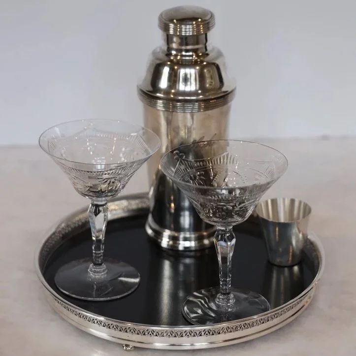 VINTAGE ETCHED MARTINI GLASSES, 1930'S "SHAKE" COCKTAIL SHAKER AND EMPIRE JIGGER ON A SILVERPLATE TRAY 
