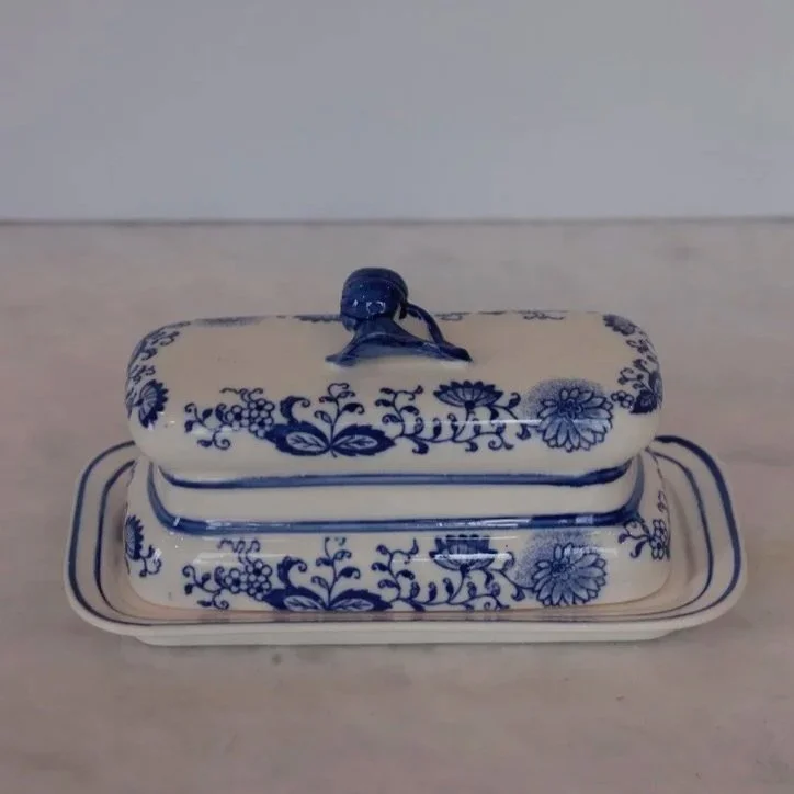 VINTAGE MEISSEN BLUE ONION COVERED BUTTER DISH