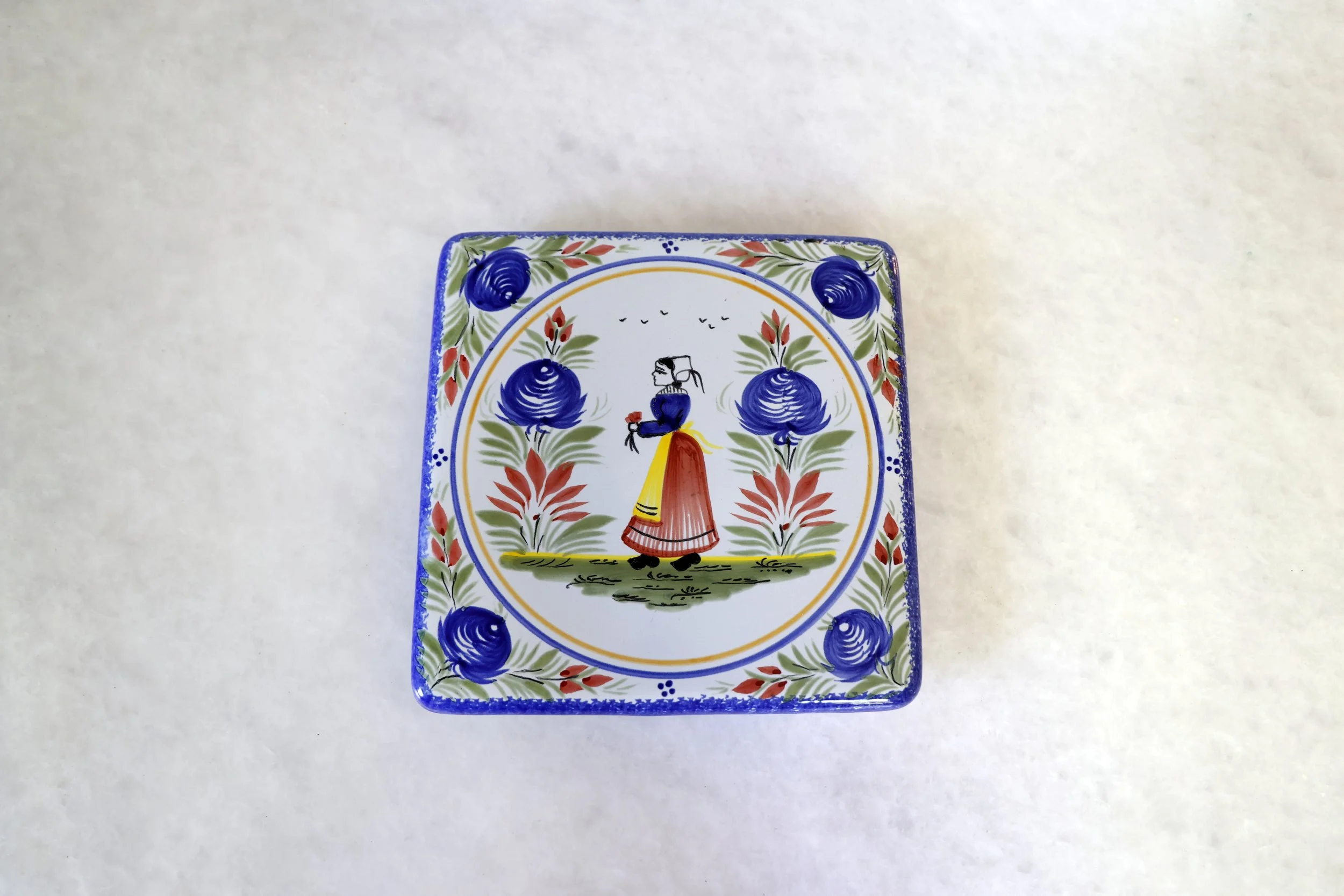 QUIMPER  TRAY (MADAME)