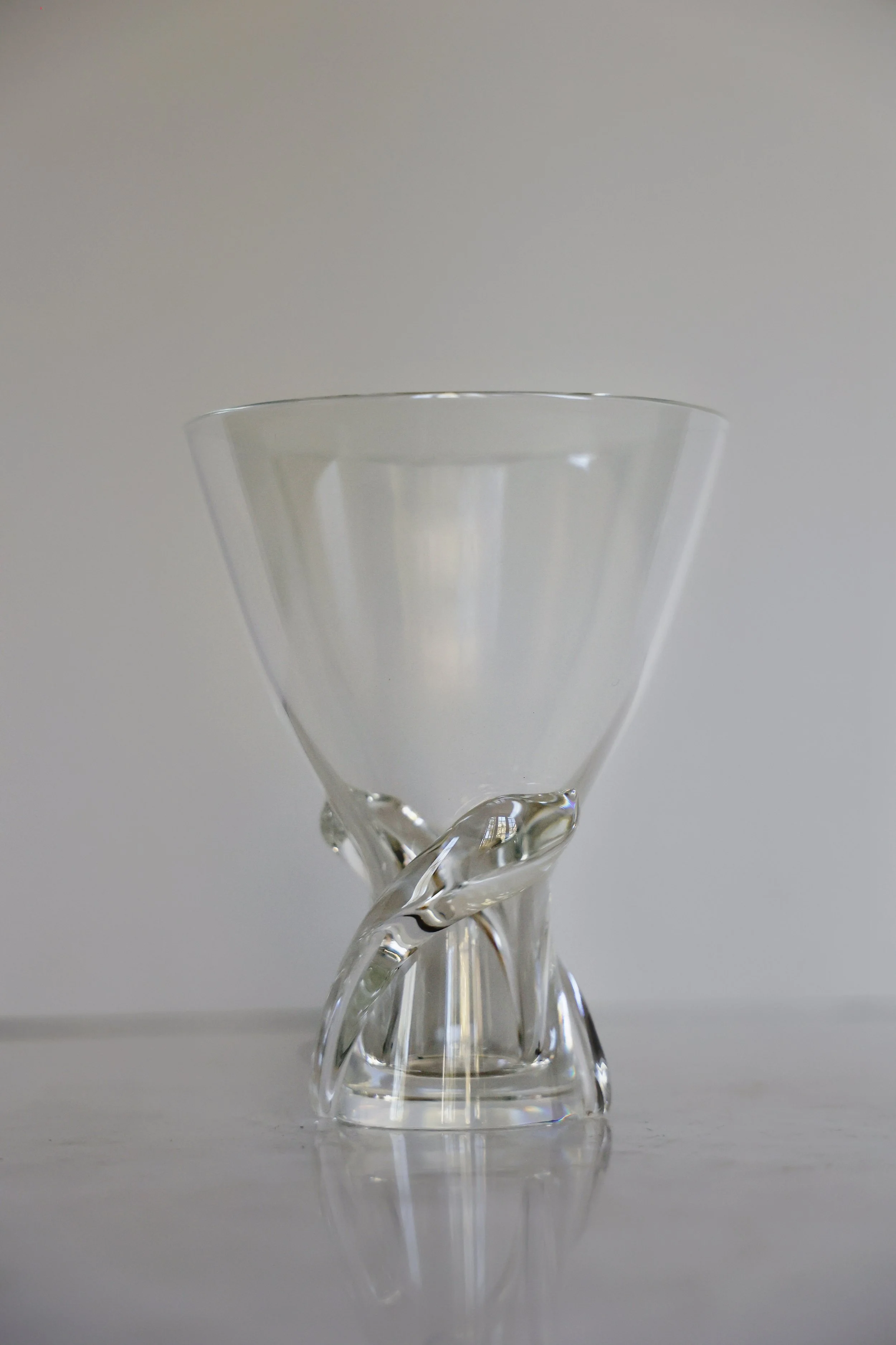 VINTAGE SIGNED STEUBEN VASE WITH A SWIRL PATTERN - 6.25 INCH HIGH - WITH ORIGINAL BOX 