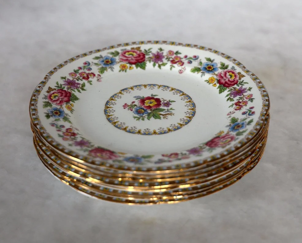 ENGLISH ROYAL GRAFTON MALVERN SCALLOPED DESSERT PLATES - SET OF 8 