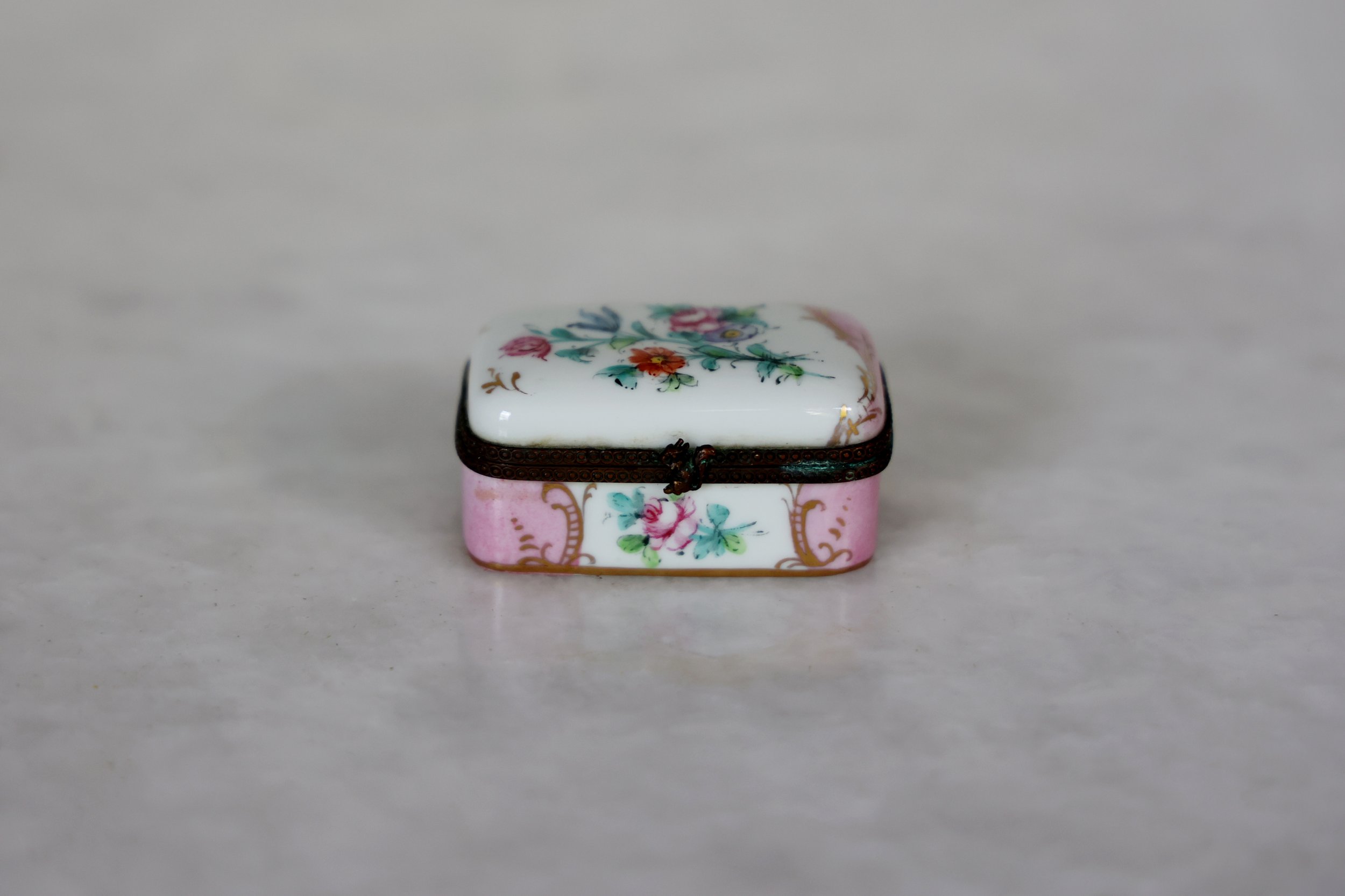 LIMOGES TRINKET BOX