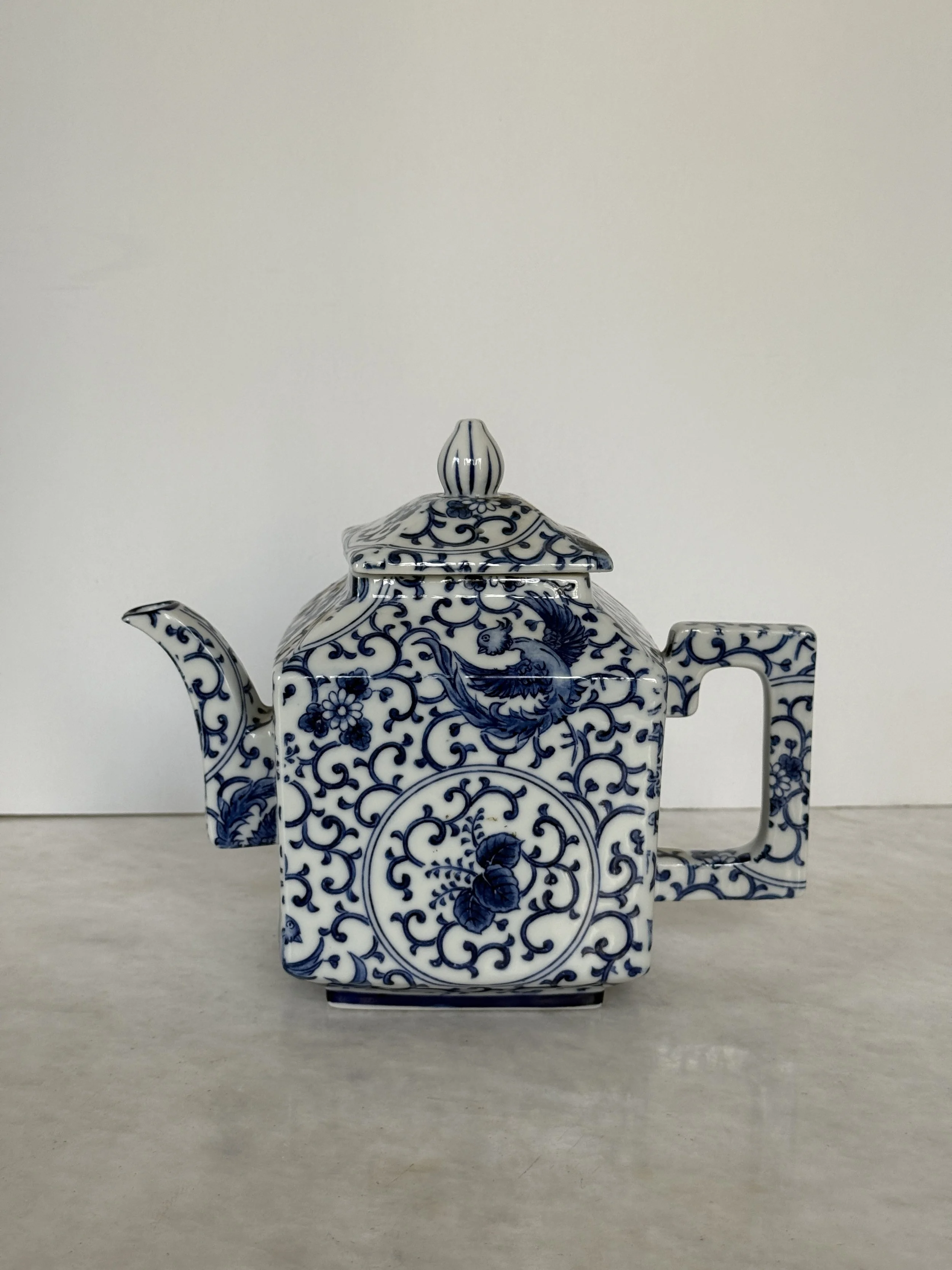  VINTAGE TAKAHASHI PHOENIX BLUE/WHITE TEAPOT 