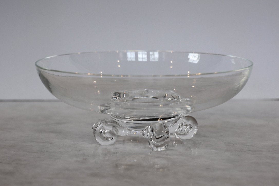 VINTAGE SIGNED STEUBEN JOHN DREEVES MODERNIST GLASS BOWL WITH SCROLL FEET 
