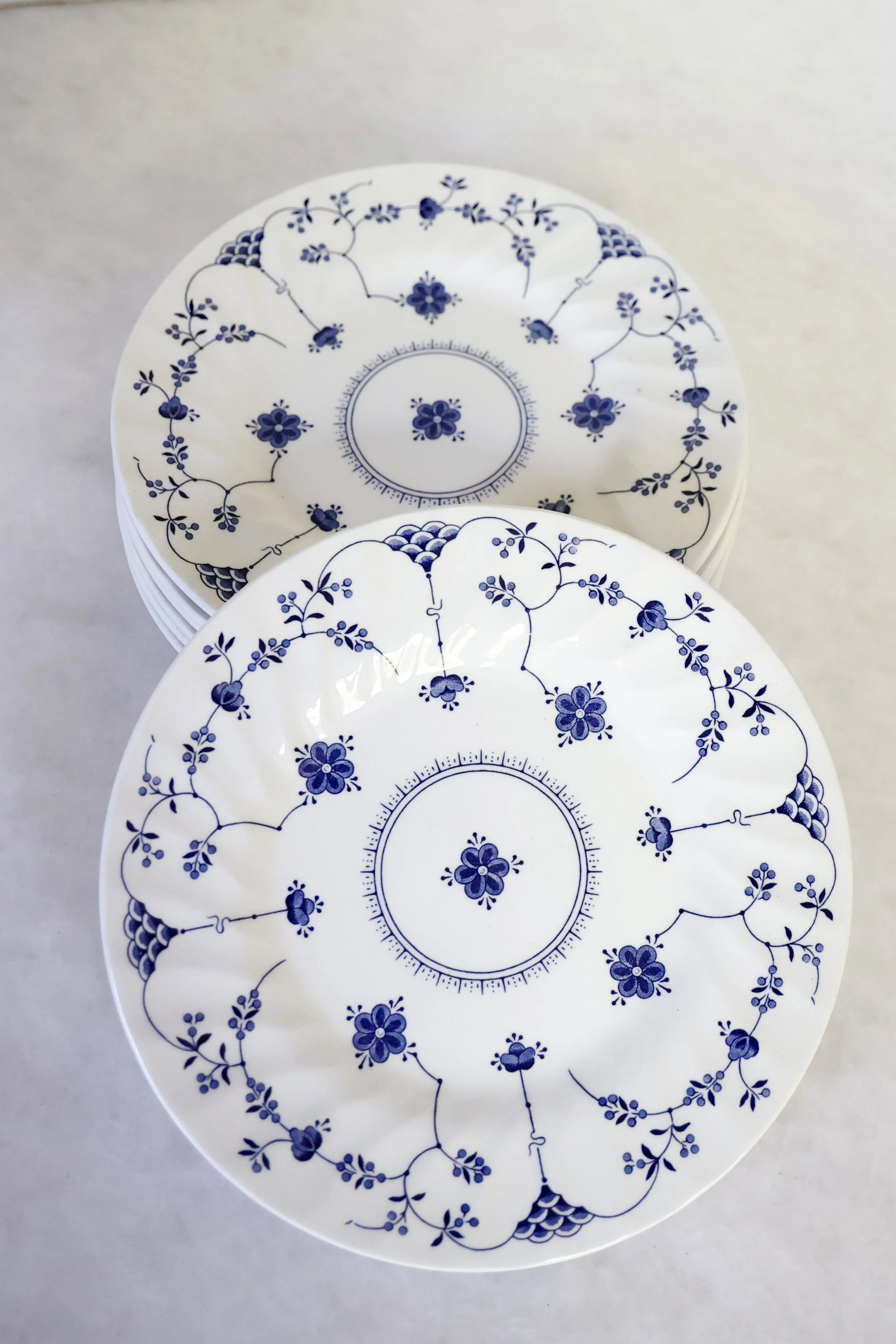 VINTAGE CHURCHILL FINLANDIA  DESSERT PLATES 