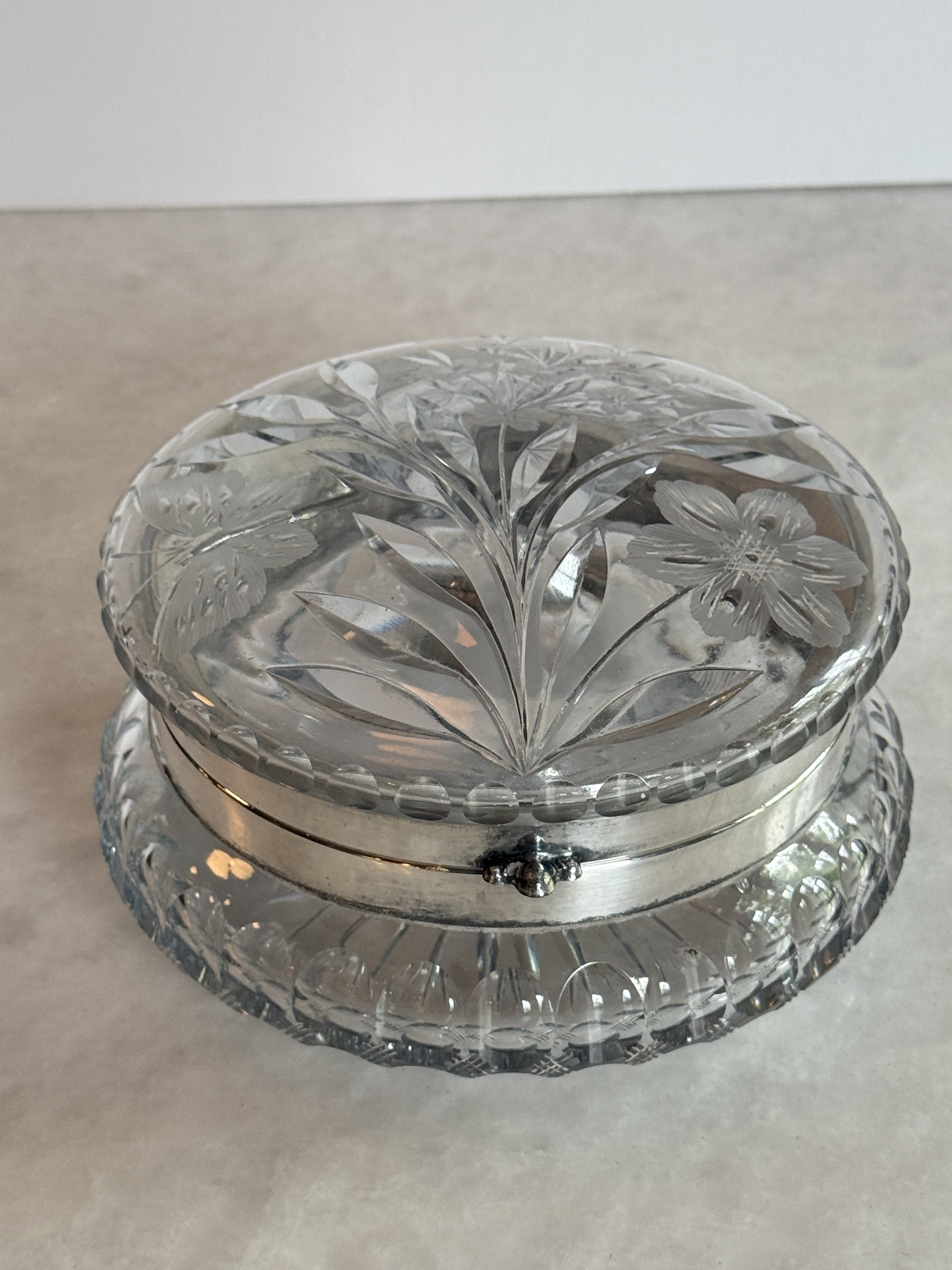 VINTAGE CUT CRYSTAL JEWLERY BOX