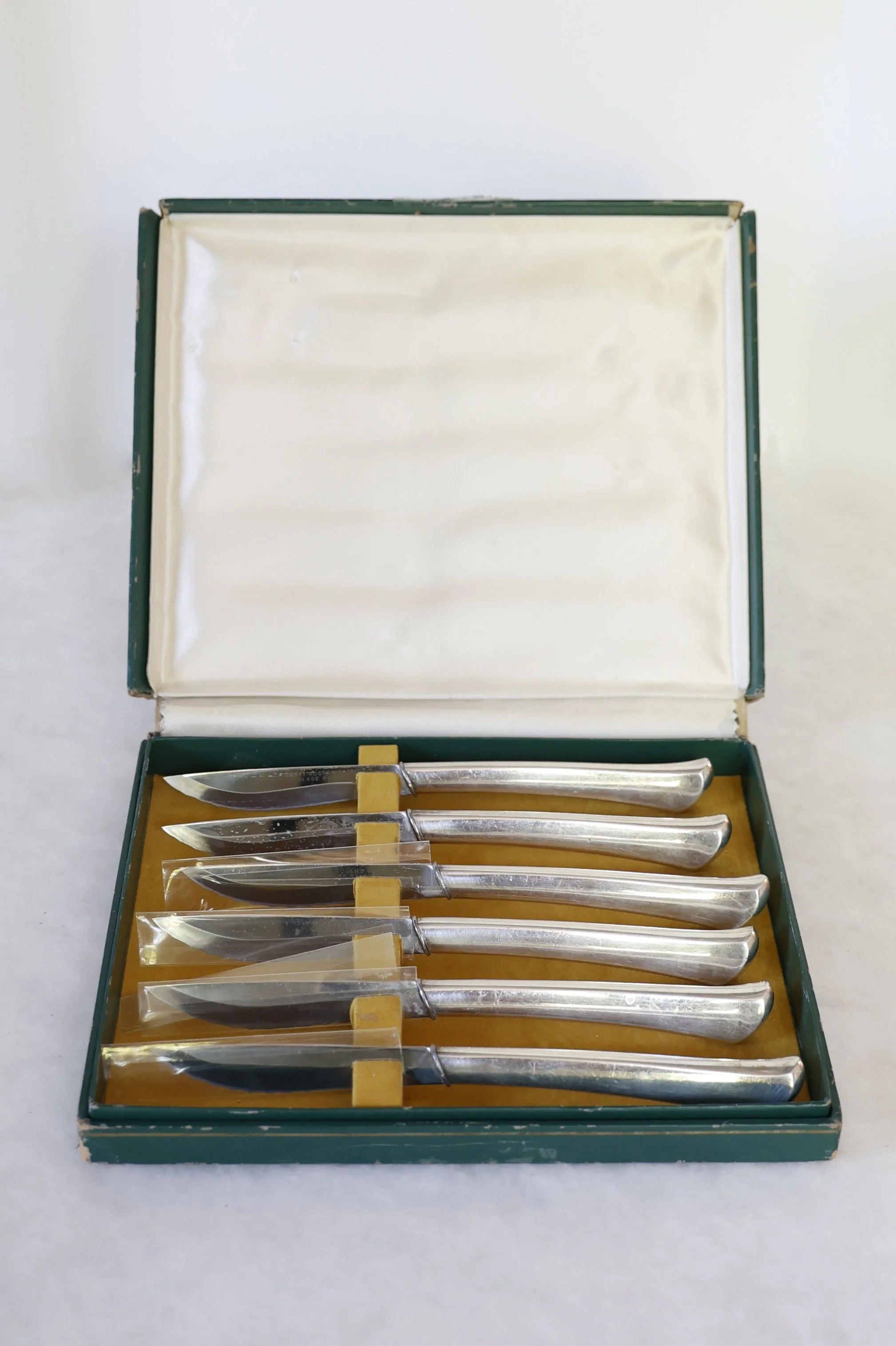 VINTAGE SILVERPLATE STEAK KNIVES 