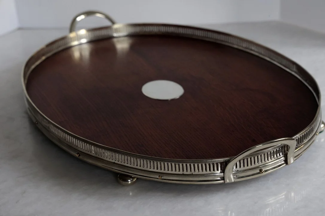  EARLY 20TH CENTURY ENGLISH OAK SILVER GALLERY TRAY 