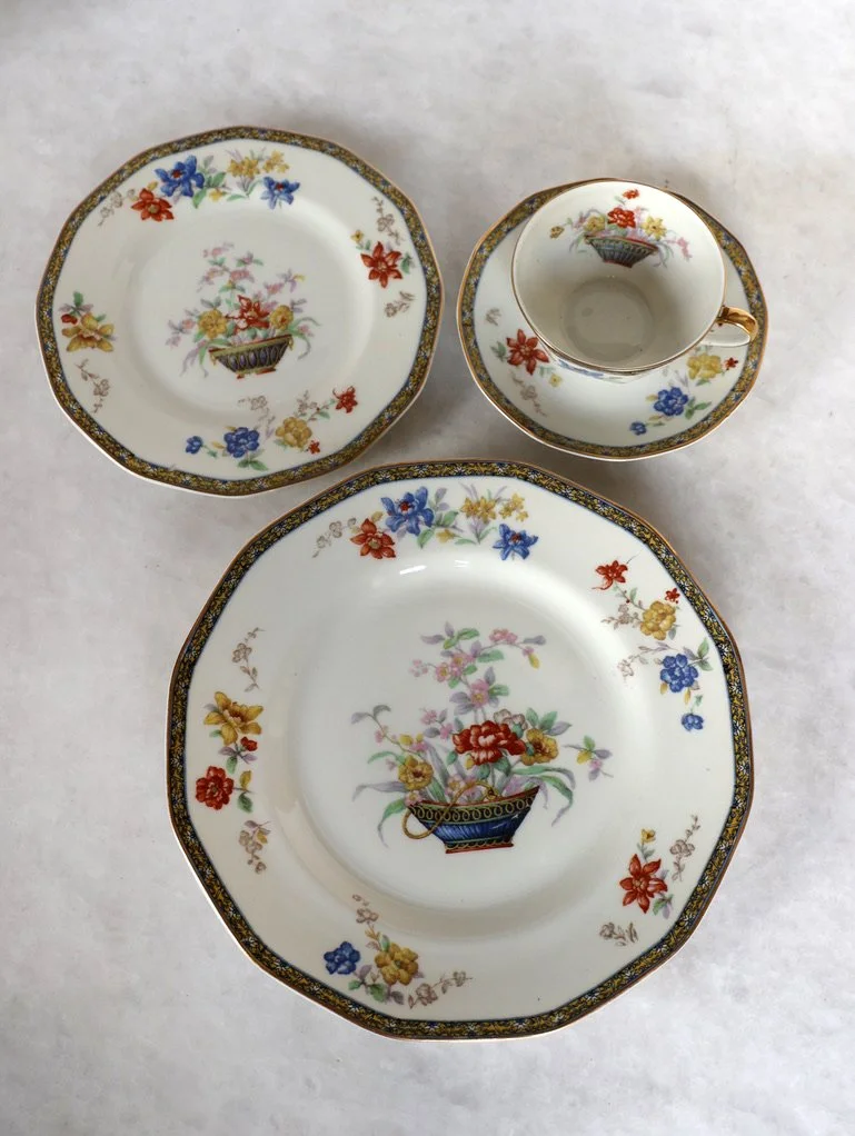 5 PIECE  PLACE SETTING - GANGA STYLE - BY HAVILAND 
