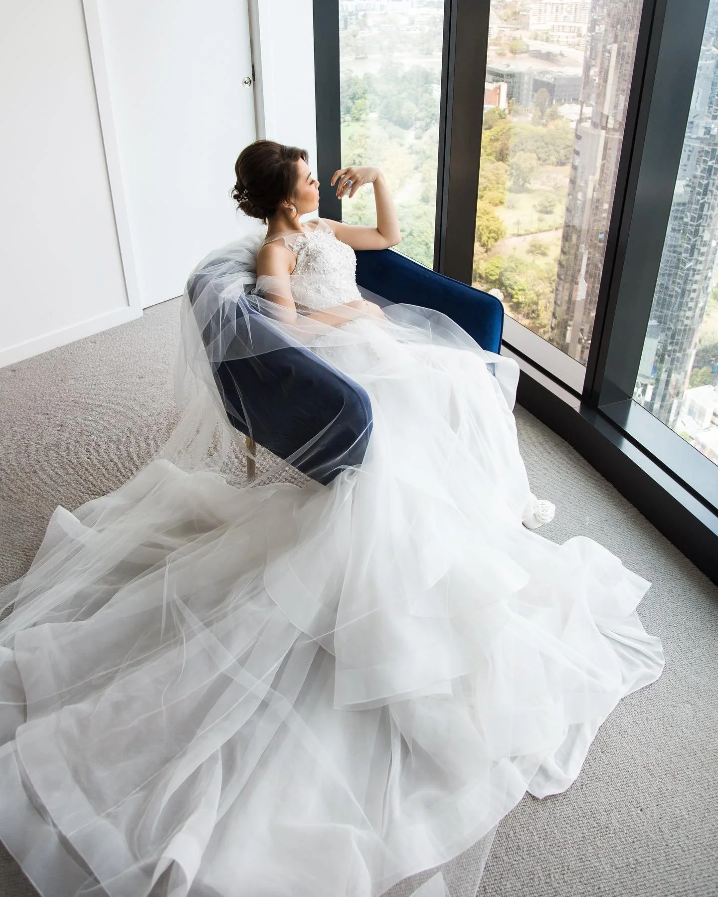 Hot tip: if possible, get ready for your big day at a hotel/apartment. Clean, empty spaces allow for the best photos that won&rsquo;t distract from you. Plus is a great wait to get away from all the hussle and be in the moment 💖 

Makeup: @jimartist