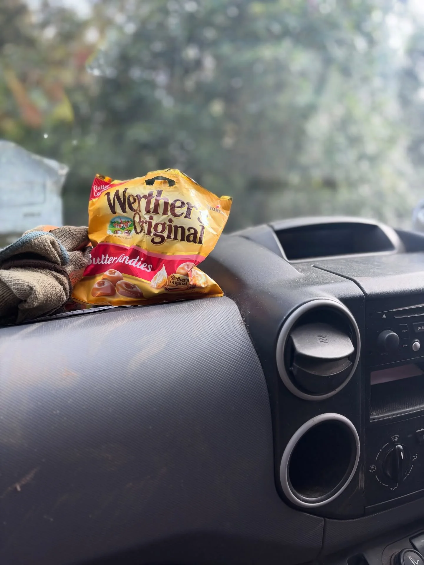 Monday essentials.

Muddy gloves.
Strong tea.
Werther&rsquo;s in the van.

Back at it.

Tom 💪
