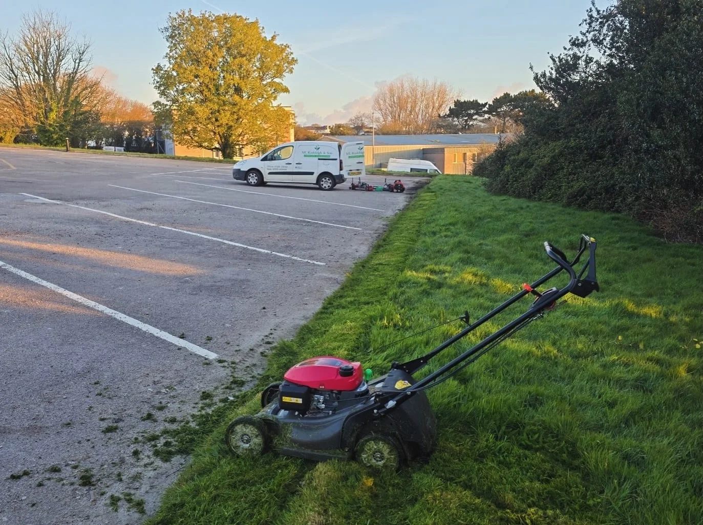 Early start this morning on a commercial grass cut. ☀️

Sun was out, mower on, job done before most people had finished their breakfast.

Grass cutting season has started&hellip;

That time of year again. 🌱

Tom 🌿