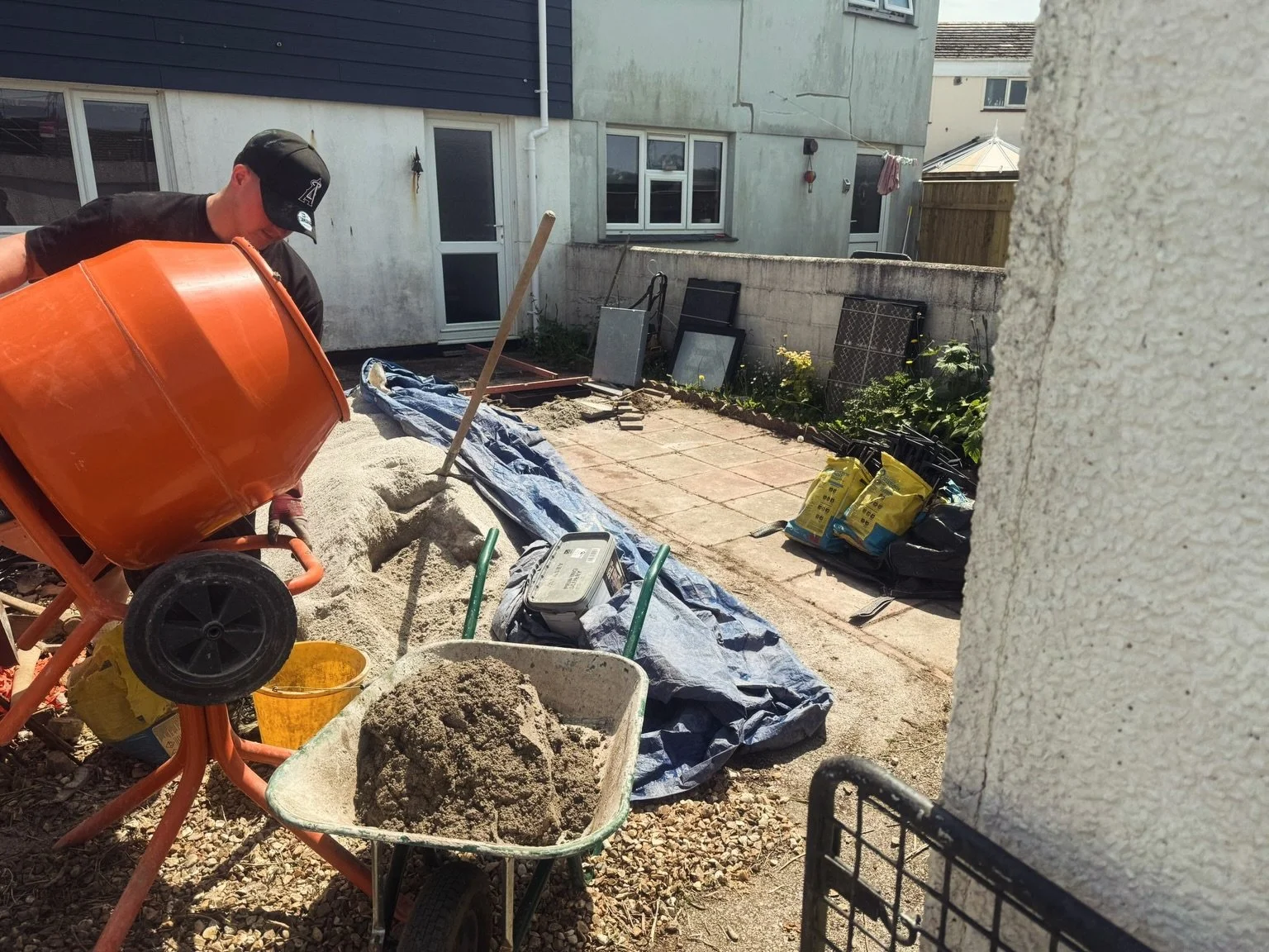New project underway. 👷&zwj;♂️

Mixing, measuring, shifting materials and getting the foundations right before anything starts taking shape.

(The non glamorous bit). 

Looking forward to showing you how this one develops. 

Tom 💚