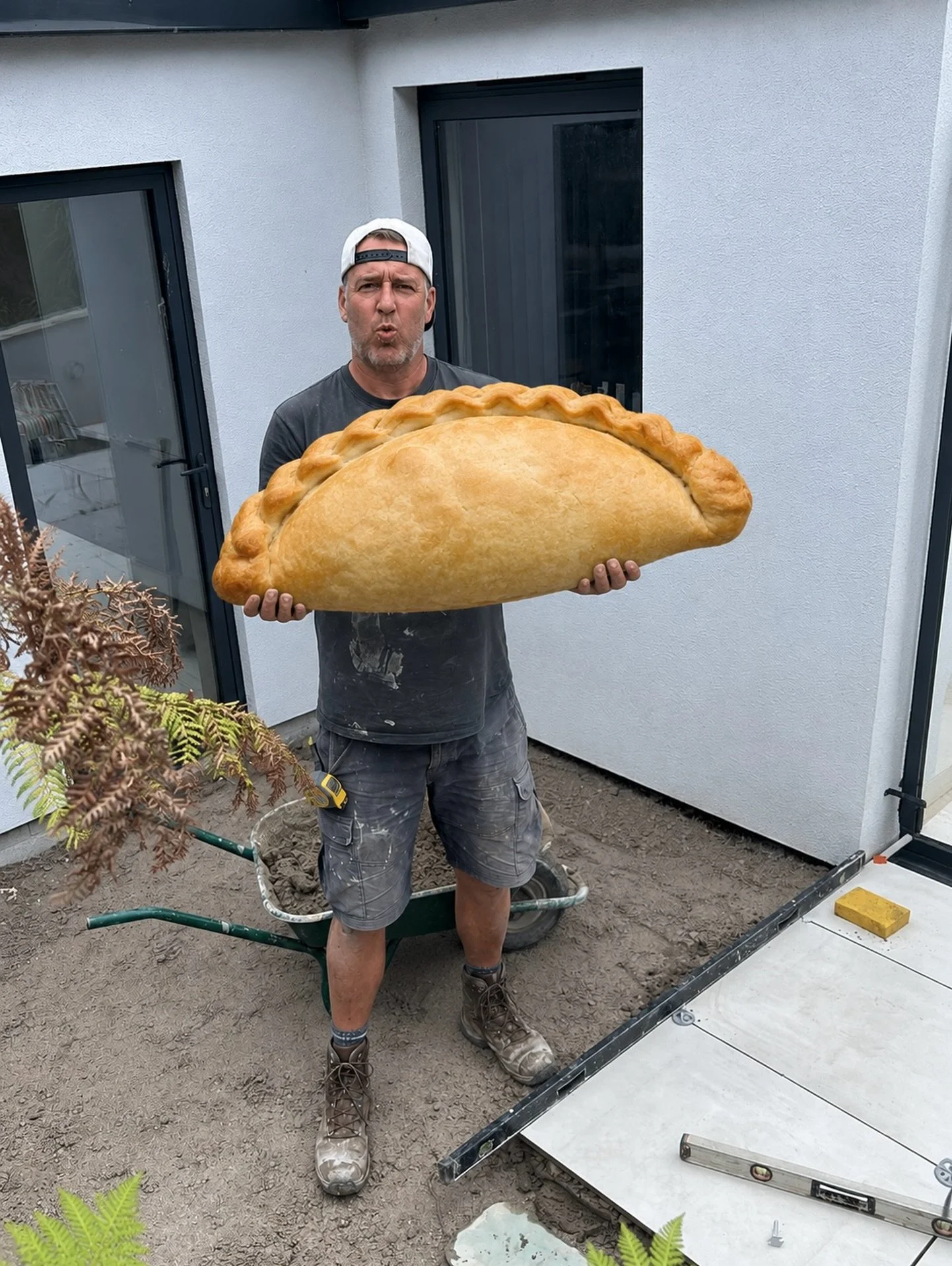 Customer asked for a Cornish patio.

Robbo may have misunderstood the brief. 🥟

Happy Friday guys.

Tom🌿

#cornishpasty #friday