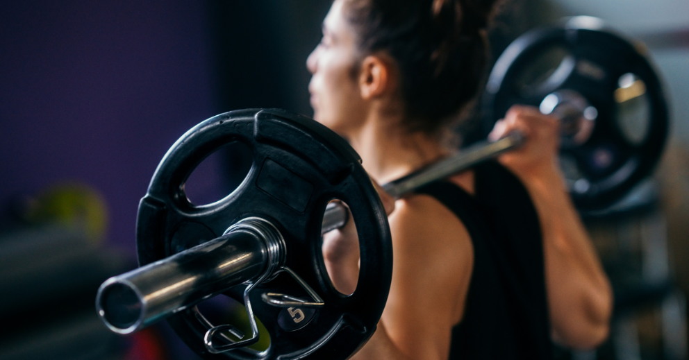 a women with a tennis elbow weight lifting