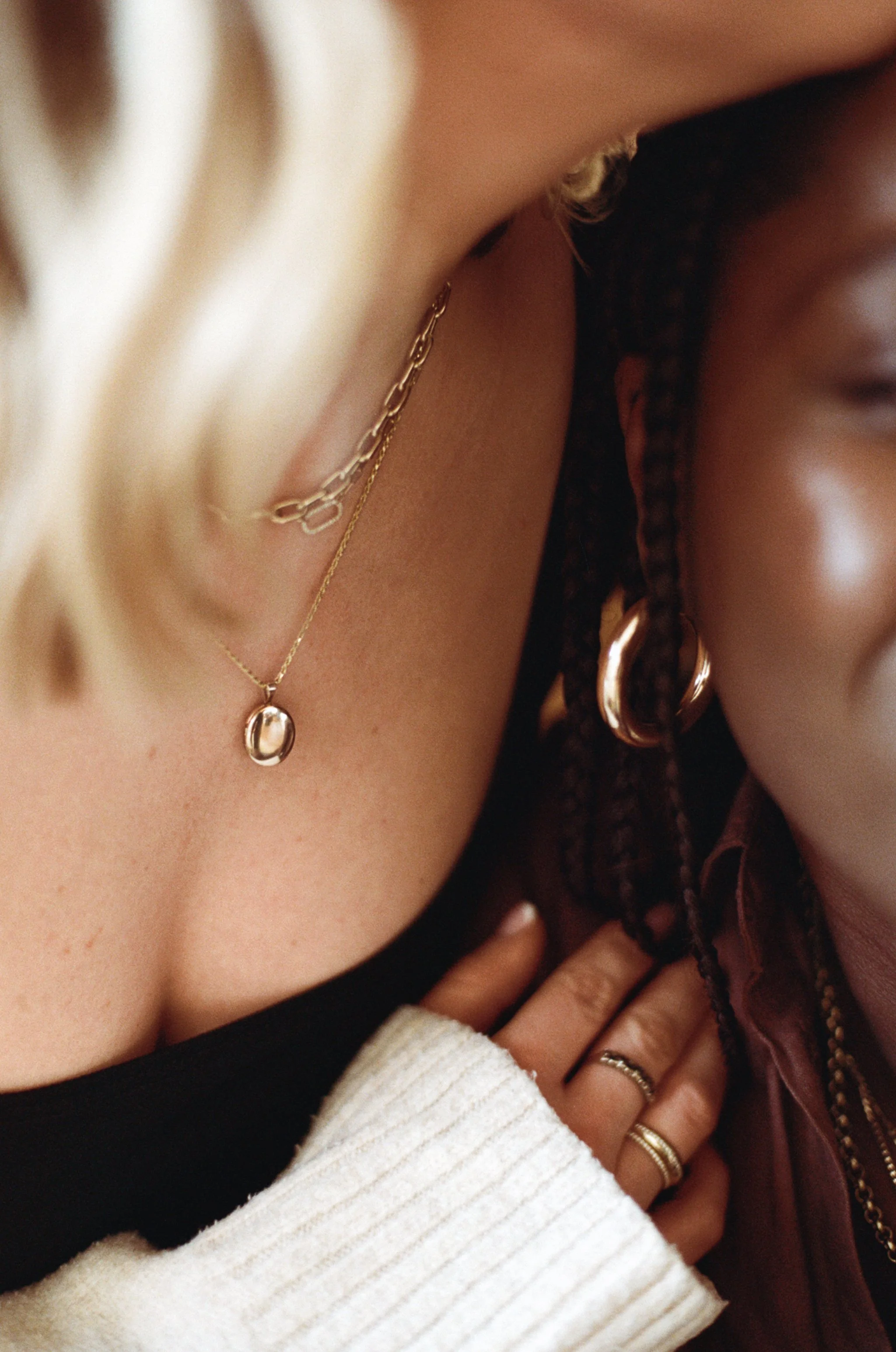 Kinn_14k_gold_those_who_mother_campaign_lifestyle_high_res19.jpg