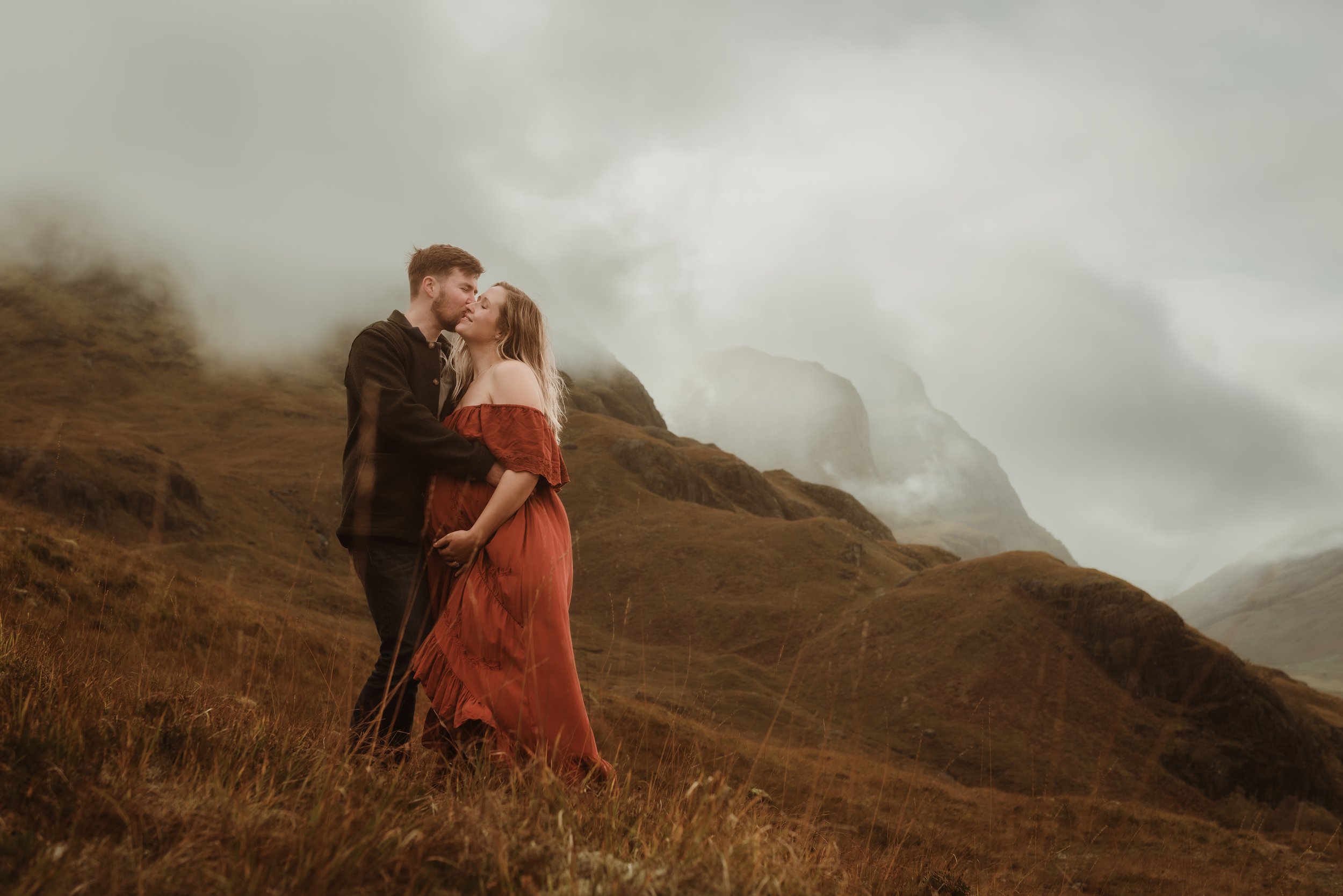 Pregnant mother with her partner during a misty Glencoe maternity session in Scotland, photographed by Glasgow birth photographer Marieke Captures Birth