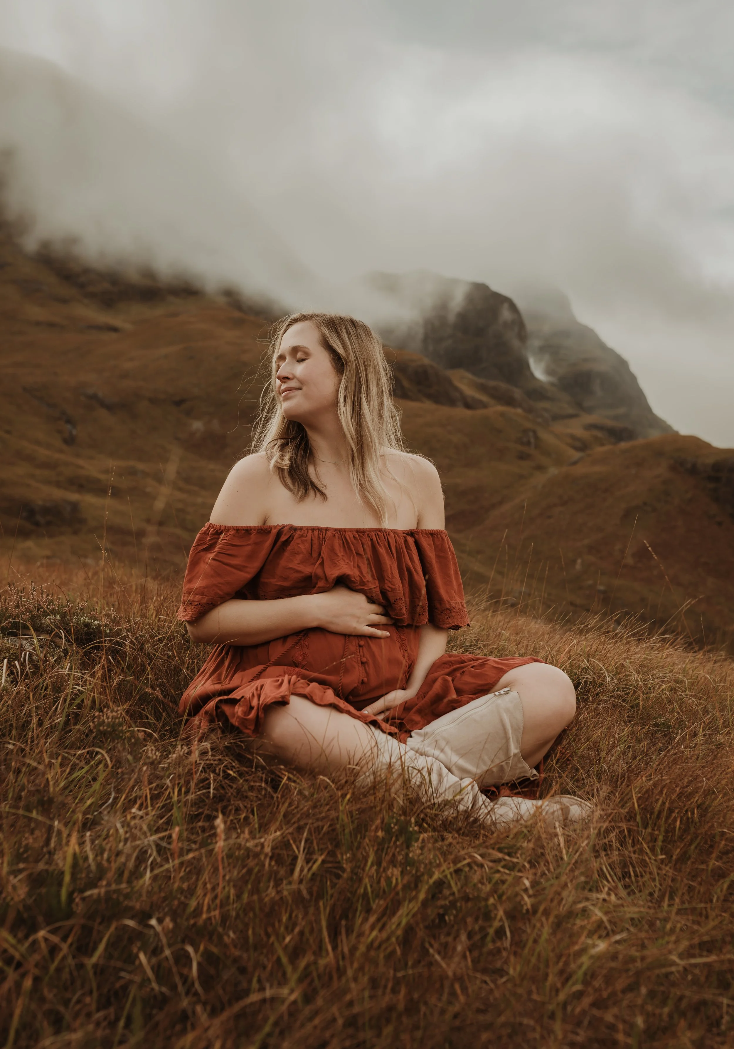 Maternity photography session outdoors, Glasgow