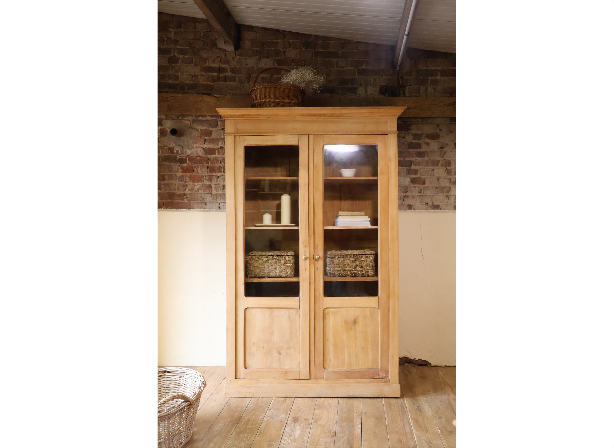 Grande vitrine en bois massif