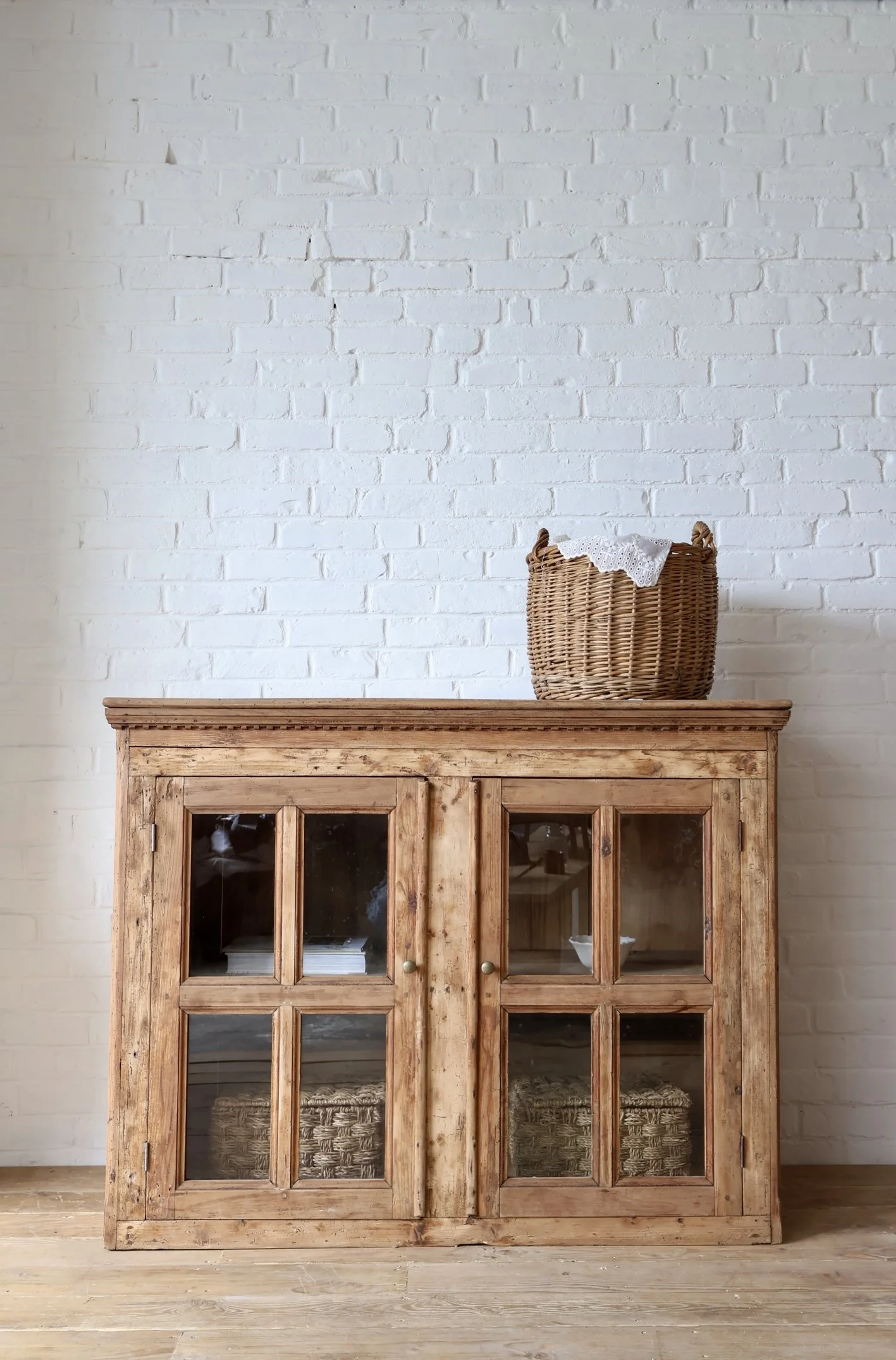 Vitrine ancienne en bois massif