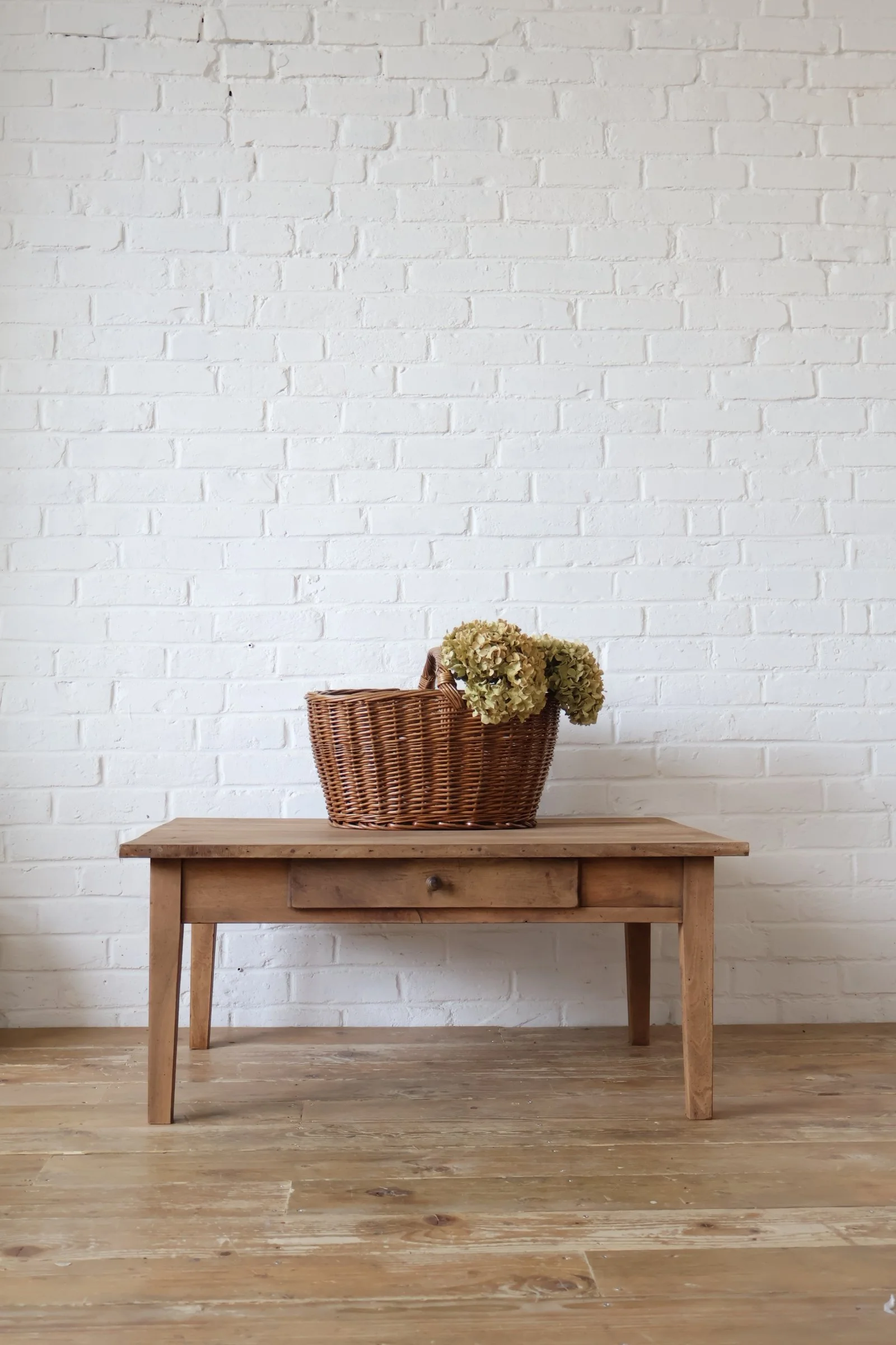 Table basse en noyer