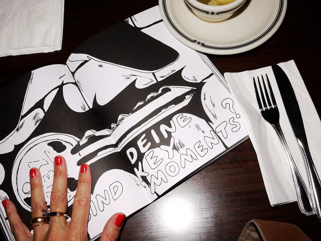 Unsere Welt ver&auml;ndert sich und der Wandel im au&szlig;en macht eine innere Transformation notwendig. Im Buch &lsquo;Awareness is fire&rsquo; beschaeftigt sich @ninakleinagency mit 20 Essenzen, die uns unterst&uuml;tzen wieder in die Selbstwirksa