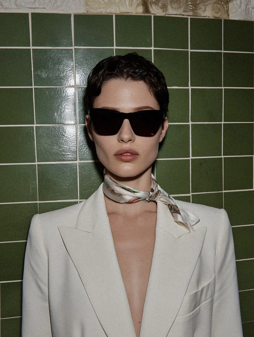 Deine Ergebnisse haben den typischen Ki Look und die Models sehen aus wie &lsquo;Ki-Gesichter&rsquo;? Lerne mit uns wie wir mit der Ki beauty Bilder erzeugen k&ouml;nnen, die auch f&uuml;r Kunden relevant sein k&ouml;nnen. 
#kiWeiterbildung #beauty #