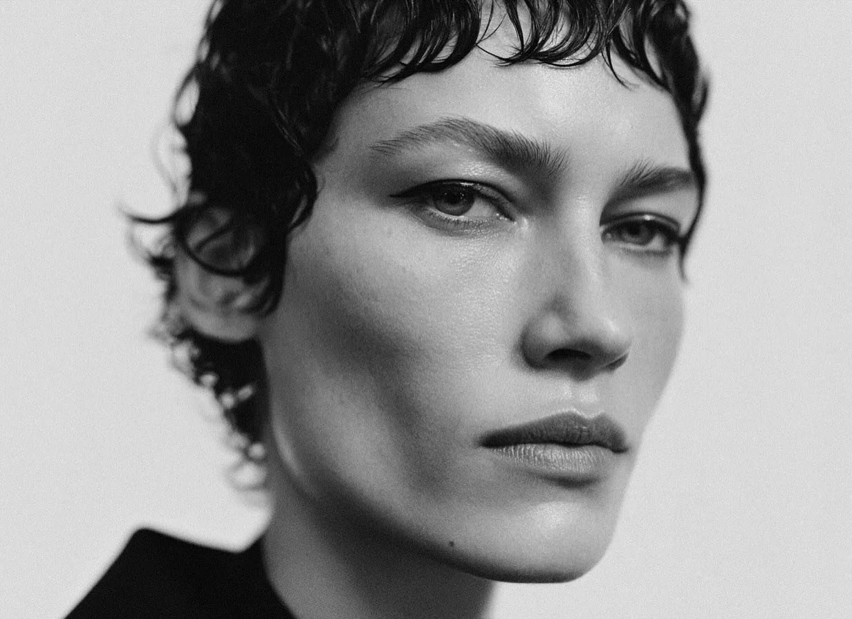 Noch vor 3-4 Jahren h&auml;tten wir nie gedacht, dass Ki realistische, moderne beauty Bilder erstellen kann. Zugegeben, es ist die K&uuml;r, aber definitiv m&ouml;glich. Entdecke mit uns wie du Ki f&uuml;r deine Arbeit nutzen kannst. 

#beauty #ai #k