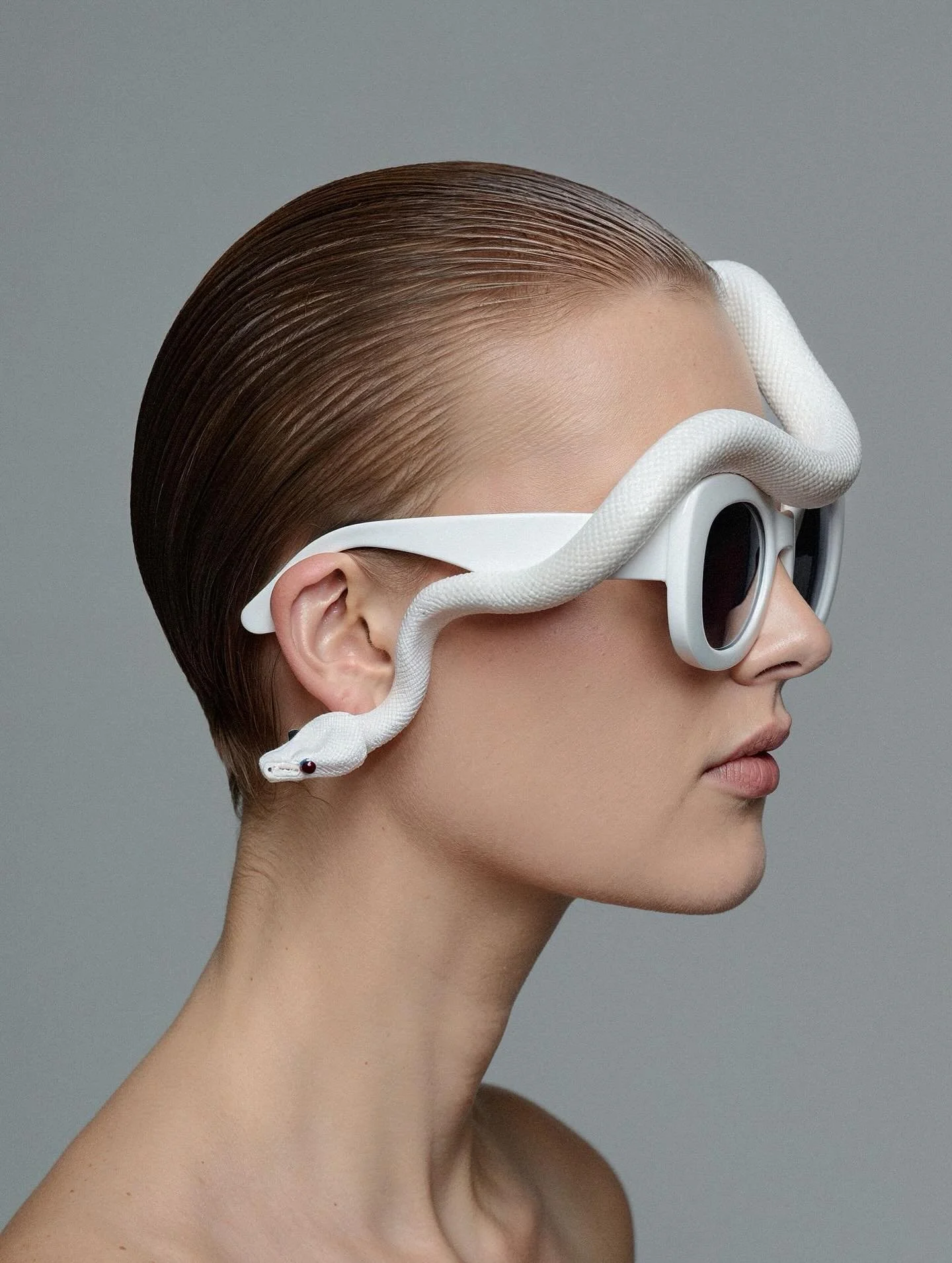 Es gibt unz&auml;hlige Ki Tools. Doch welches ist f&uuml;r deine Bildidee geeignet? 
Lerne mit uns die relevantesten Tools kennen und finde deinen Kreativ-Workflow. 

@monicamenez #white #beauty #snake #kiweiterbildung