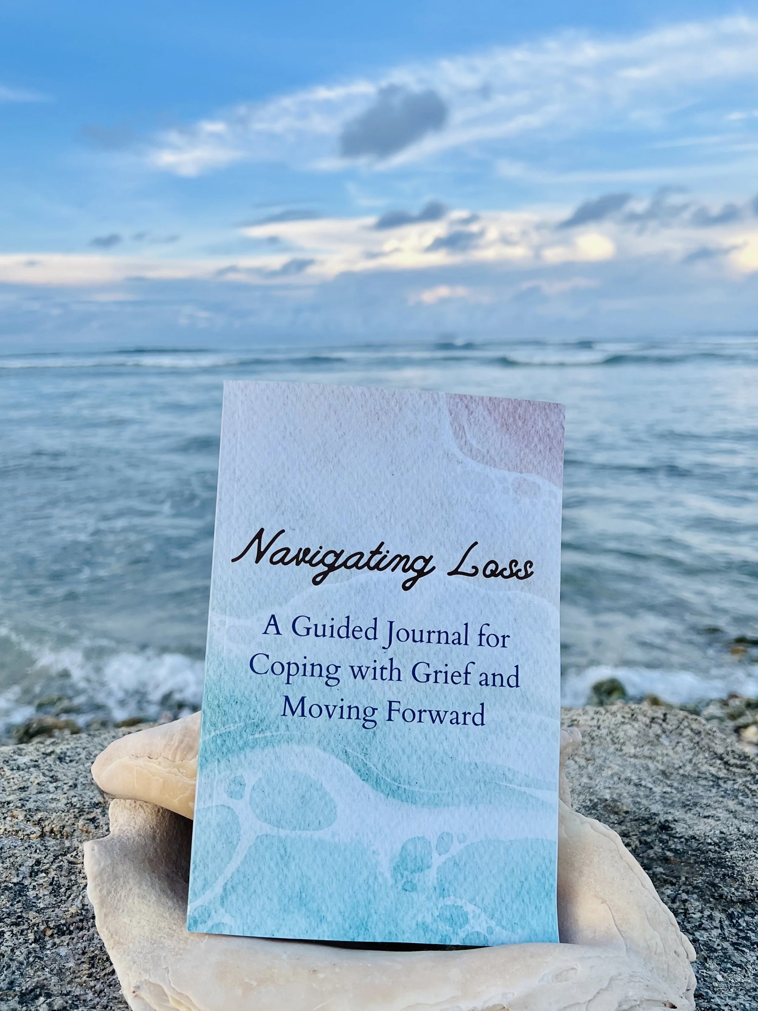 Navigating Loss: A Guided Journal for Coping with Grief and Moving Forward