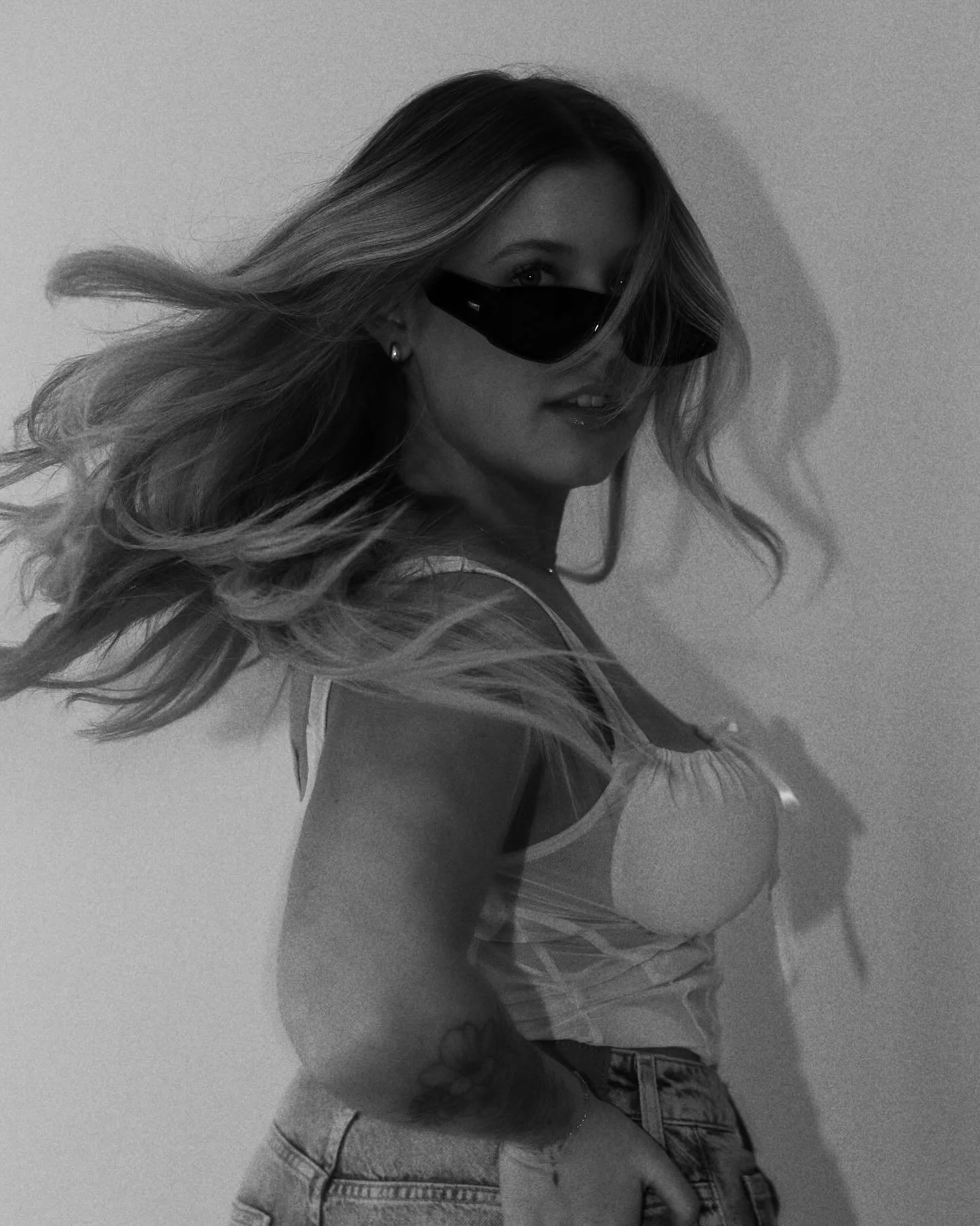 can&rsquo;t hear u im vibin w myself