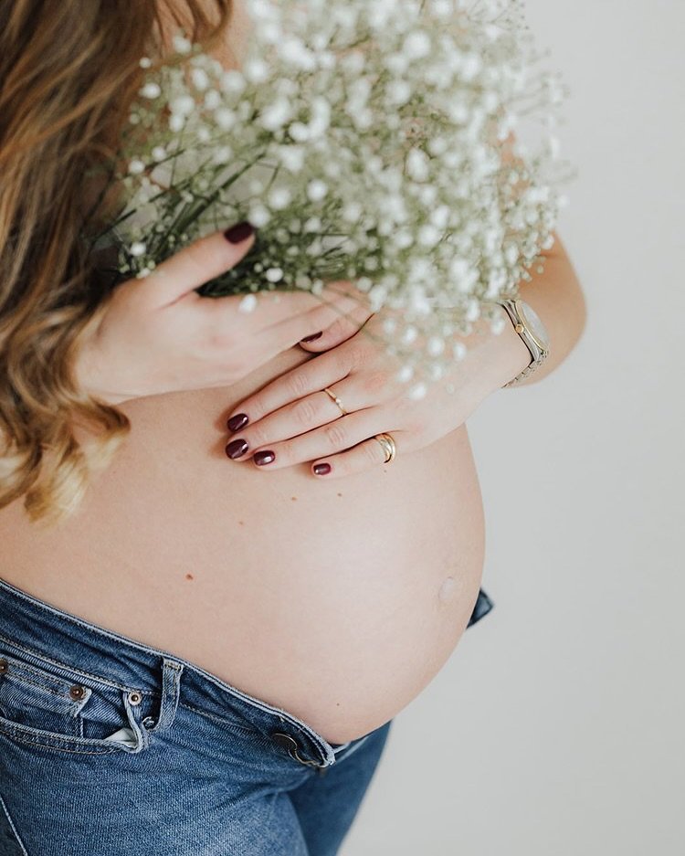 B A B Y B E L L Y 💐 🫶🏻✨

#babybauch #babybauchshooting #babybauchfotos #momtobe #parentstobe #wirwerdeneltern #pregnant #love #family #familylove #schwangerschaft #mommytobe #liebeimbauch #wennausliebelebenwird #photography #fotografie #blackandwh