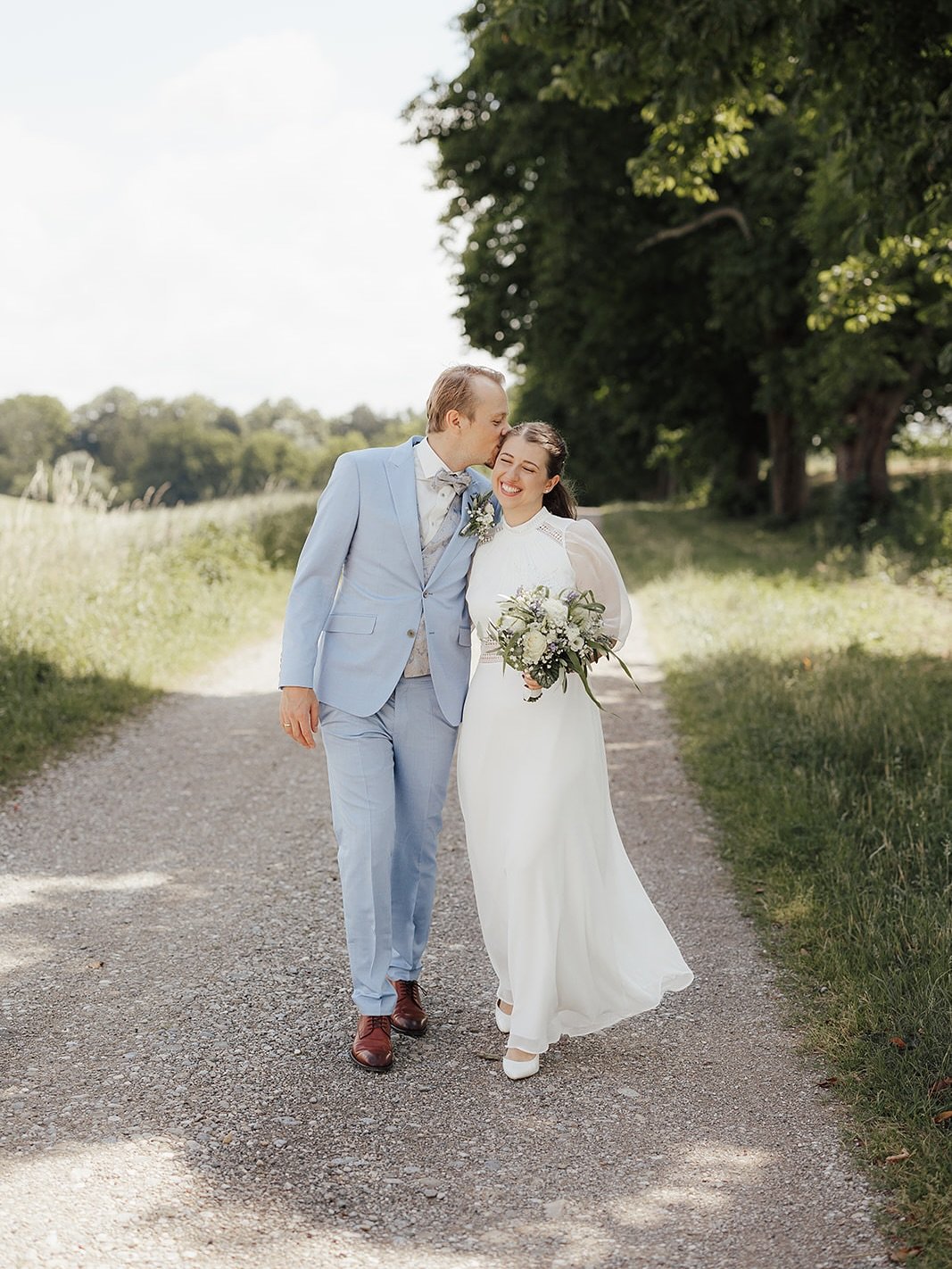 Walking into forever! 🌾🤍

#hochzeit #hochzeit2025 #hochzeitsfotograf #hochzeitsfotografie #weddinginspiration #weddingphotography #loveisintheair #brautstrauss #brautstraussliebe #lieblingsmomente #gl&uuml;cksgef&uuml;hle #egling #badt&ouml;lz #gr&