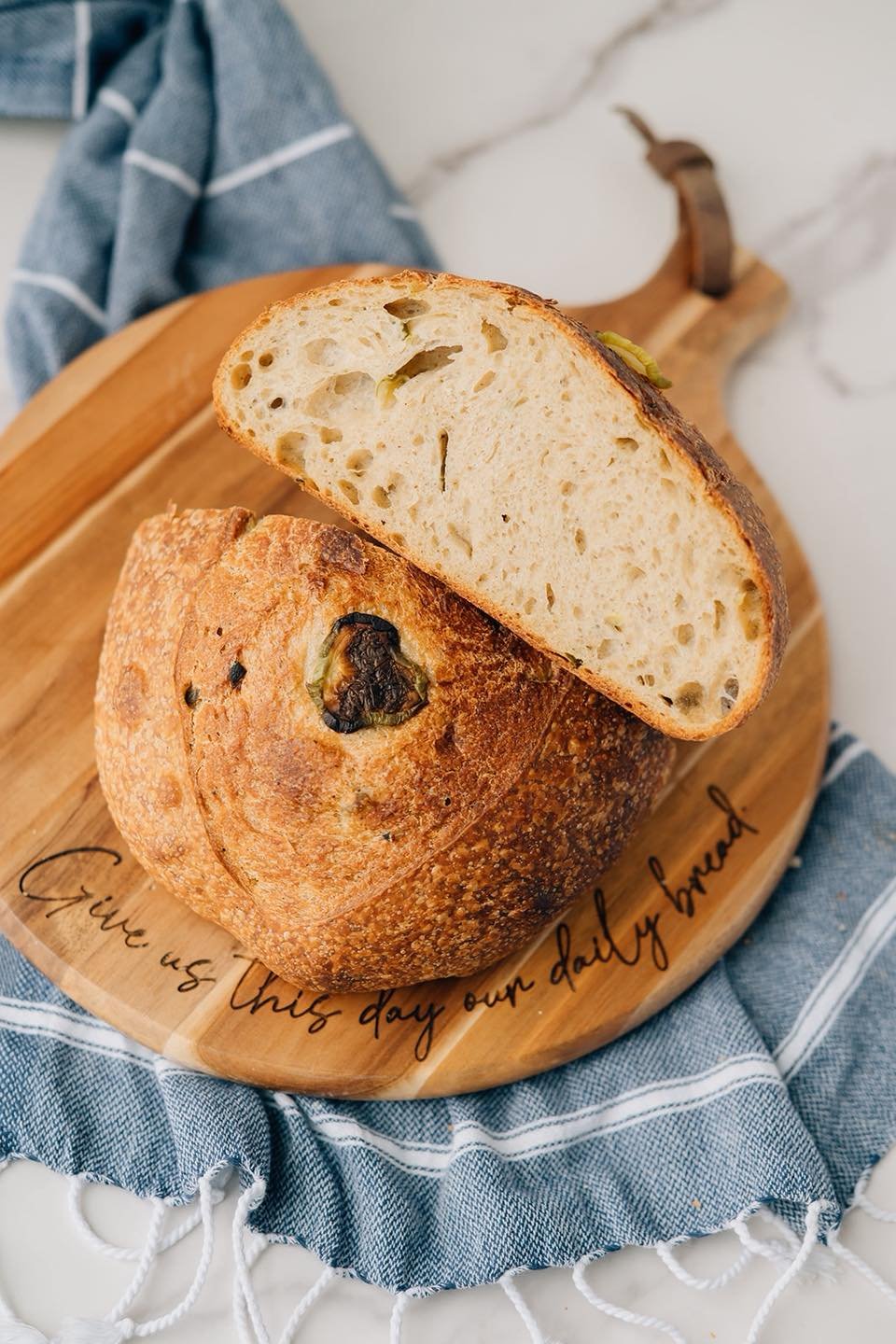 Dill Pickle Sourdough

Made with chunks of real dill pickles and a splash of their brine for layers of tangy, savory flavor in every bite. Fresh dill and seasonings bring that classic pickle flavor without any added dyes. Just real ingredients and bo