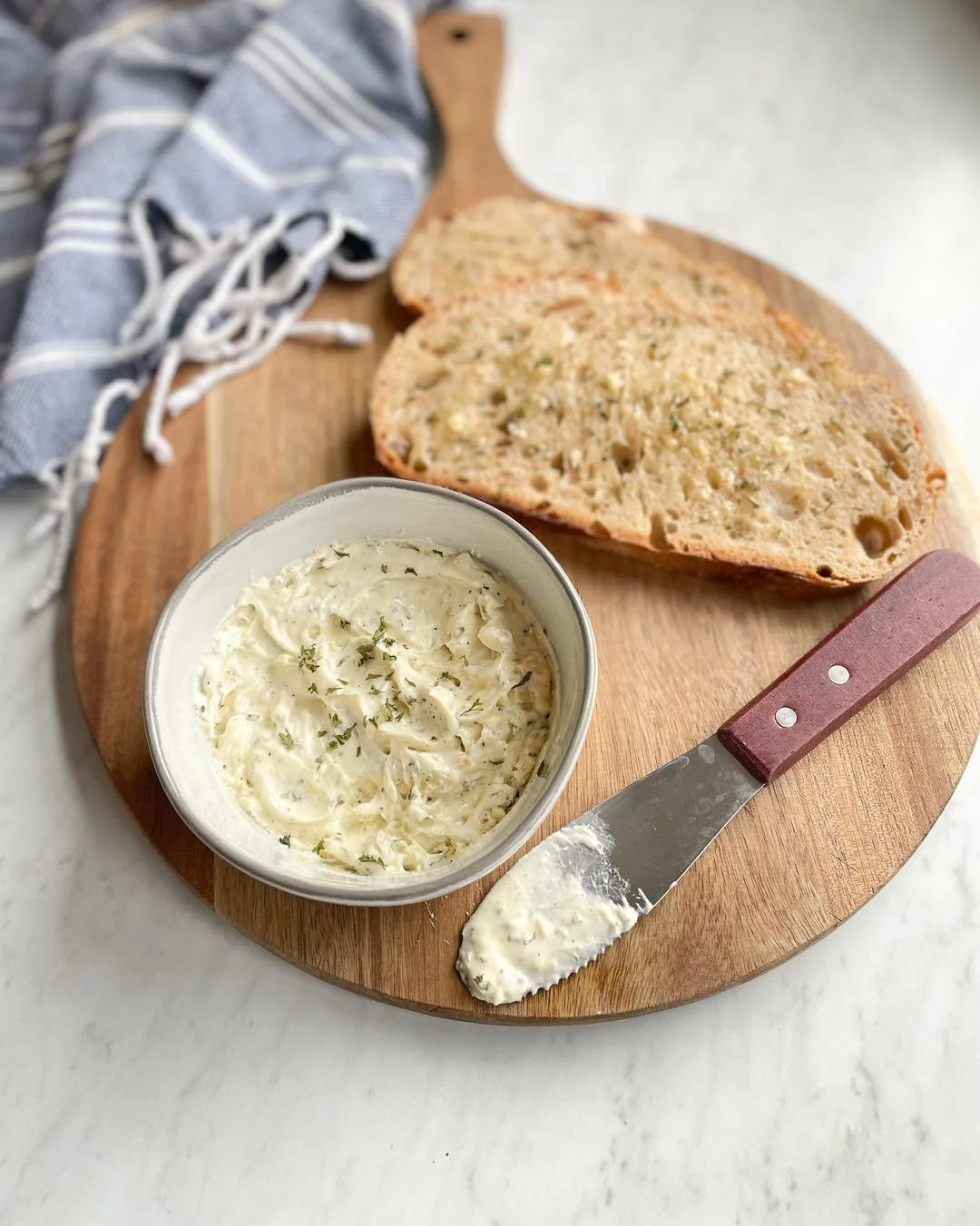 Garlic Bread Butter

Made with real garlic for bold, savory depth. Whipped until light and fluffy so it spreads thick and melts beautifully. Finished with herbs and spices for layered flavor that doesn&rsquo;t stop at bread - slather it on sourdough,
