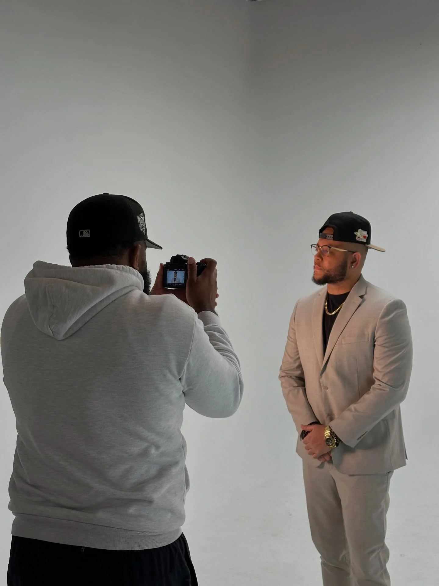 A little behind the scenes from a recent shoot inside our 3-Wall Cyc 🎬.. 

Clean lines, controlled lighting, and plenty of room to create. Whether you&rsquo;re filming interviews, branded content, or full productions, this space is built to keep thi