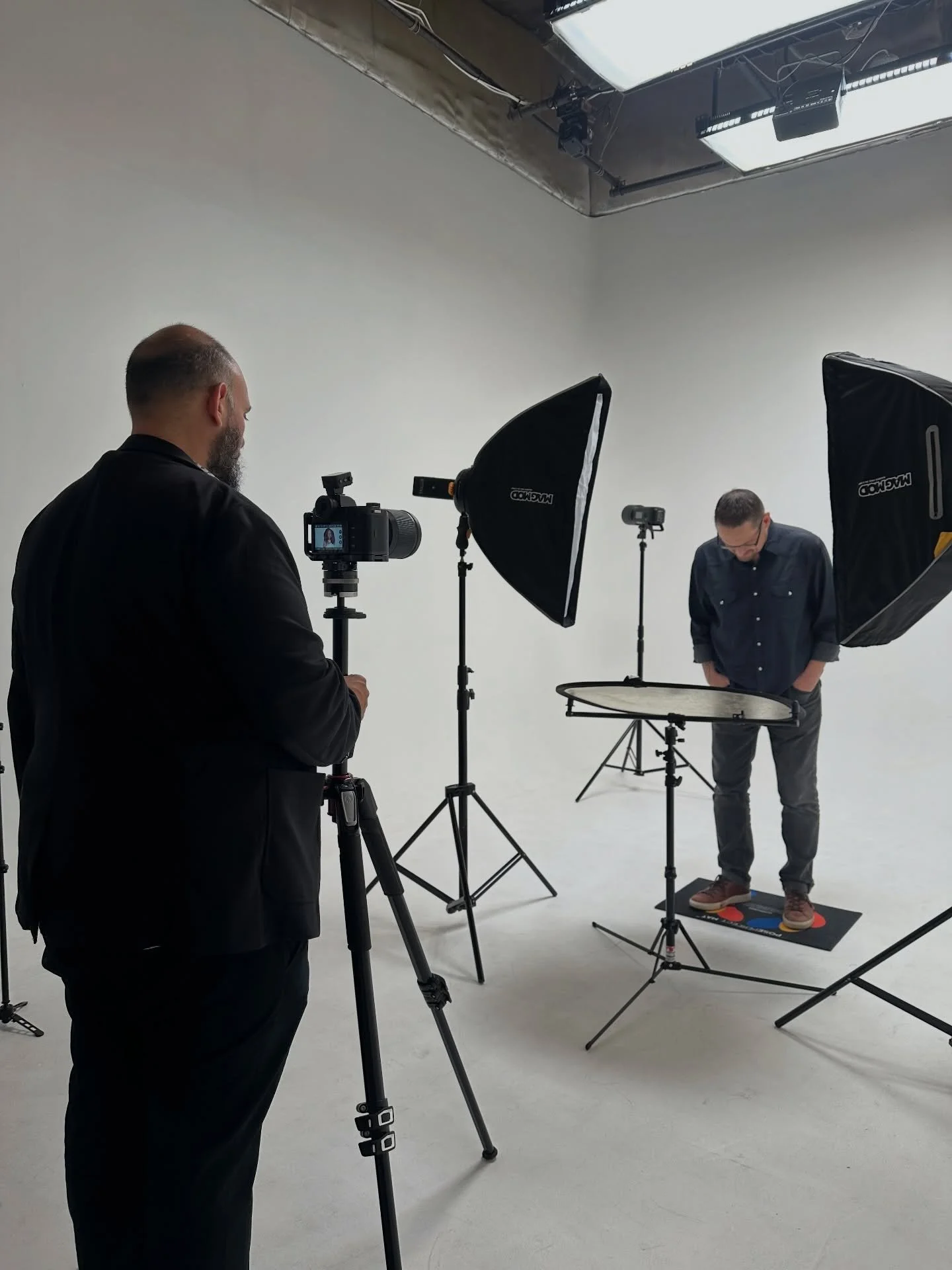 Lights, camera, Oscar night 🎬✨

Our Oscar Watch Party brought together creatives, filmmakers, and film lovers for a night of red carpet moments, professional headshots, and celebrating the magic of film.

Thank you to everyone who came out and made 