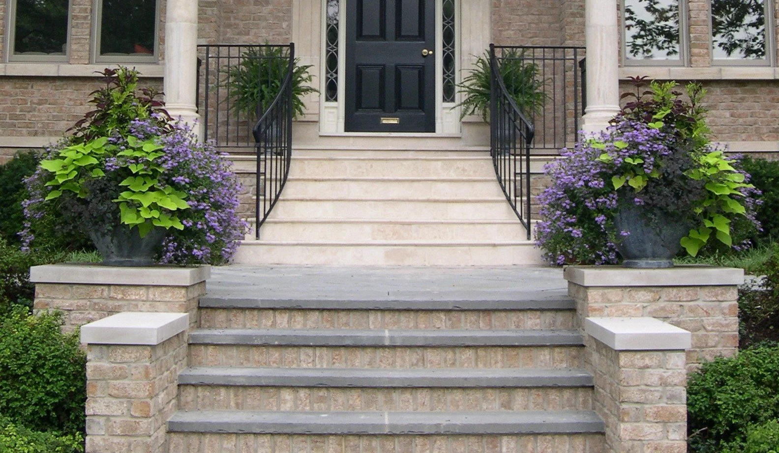 The Art of the Entryway😍

Nothing welcomes the first day of spring quite like a pair of classic lead urns framing a grand entrance. 

This beautiful photo, shared by one of our clients, perfectly captures how the right vessel can transform a stone s