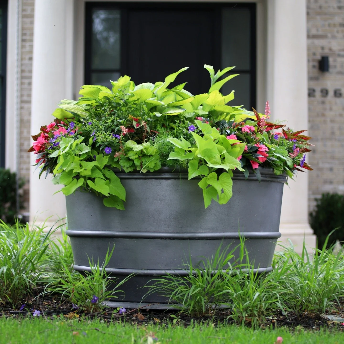 When it comes to making an impact, go big or go home. 🌿 

Our Chicago Urn proves that sometimes, bigger really is better. 

Standing at an impressive 44 inch diameter, this is no average planter; it&rsquo;s a foundational piece designed to command a