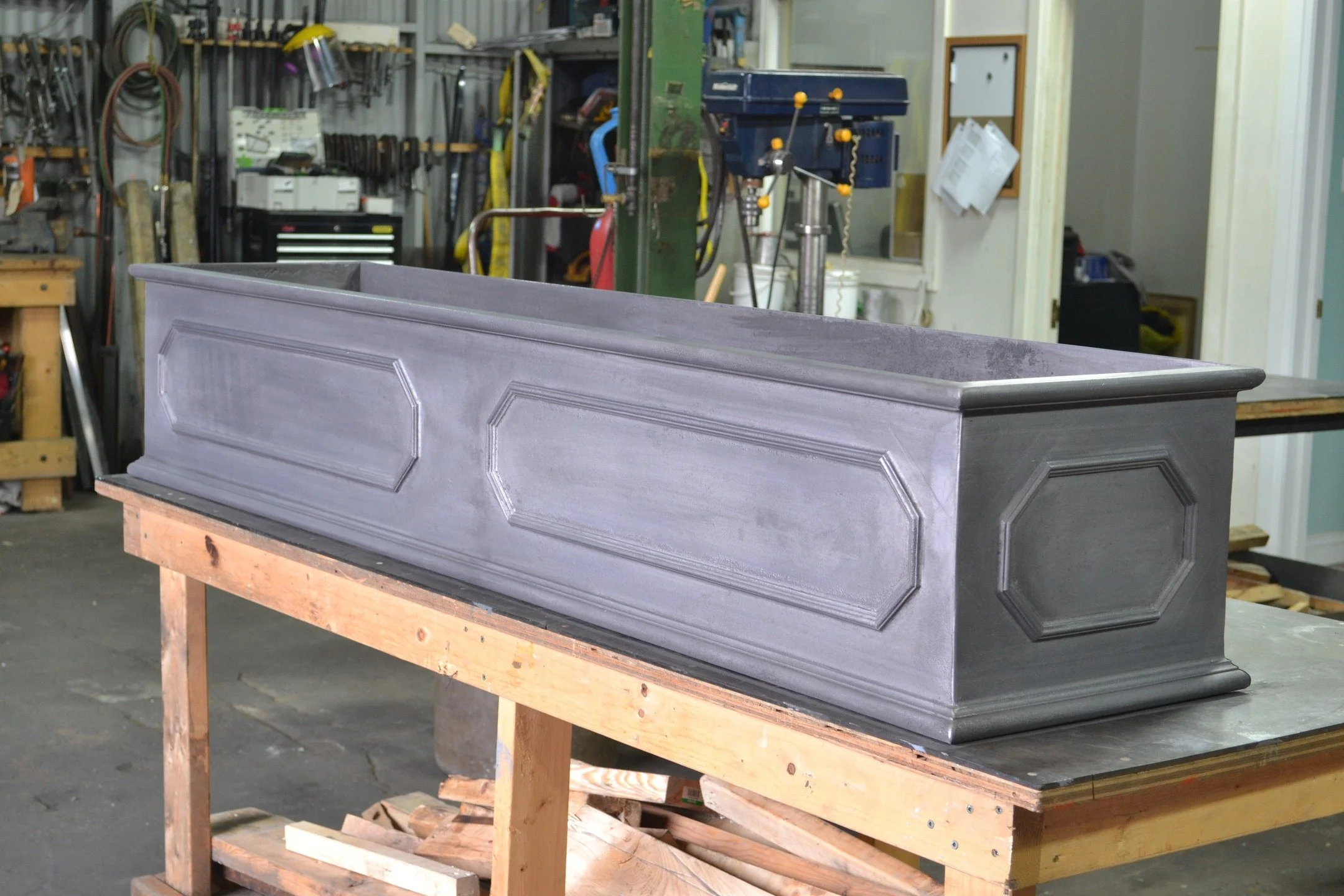 Need a planter that perfectly fits your space? 

Our trough planters have you covered!

🌿 Small, large, or somewhere in between&mdash;we&rsquo;ll size it to fill your exact area. Available in a simple, sleek design or choose from our signature style